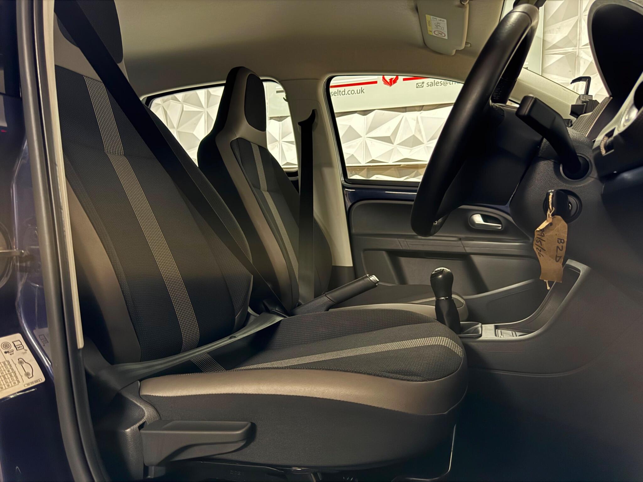 Volkswagen Up! view 14