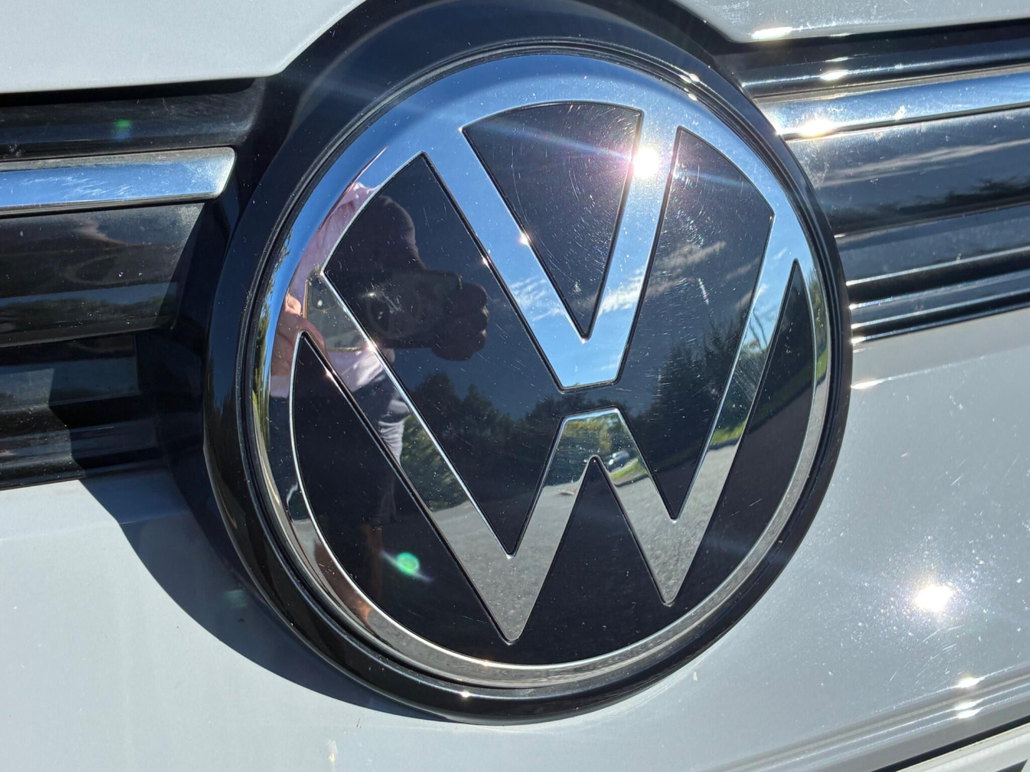 Volkswagen Golf view 8