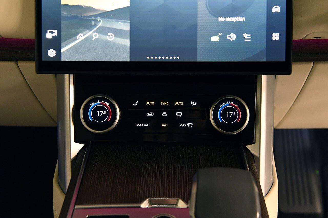 Land Rover Range Rover view 18