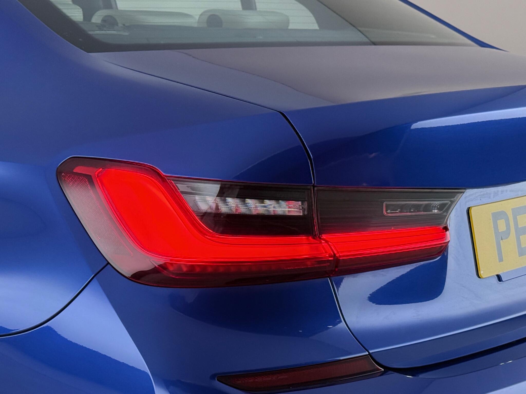 BMW 3 Series view 13