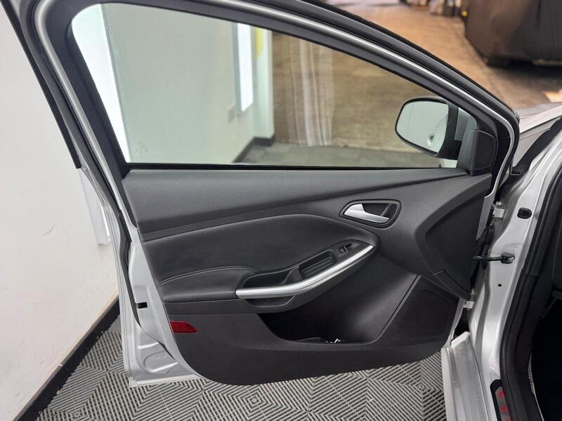 2013 Ford Focus 2.0T EcoBoost ST-2 Euro 5 (s/s) 5dr • 72,500 miles image 25