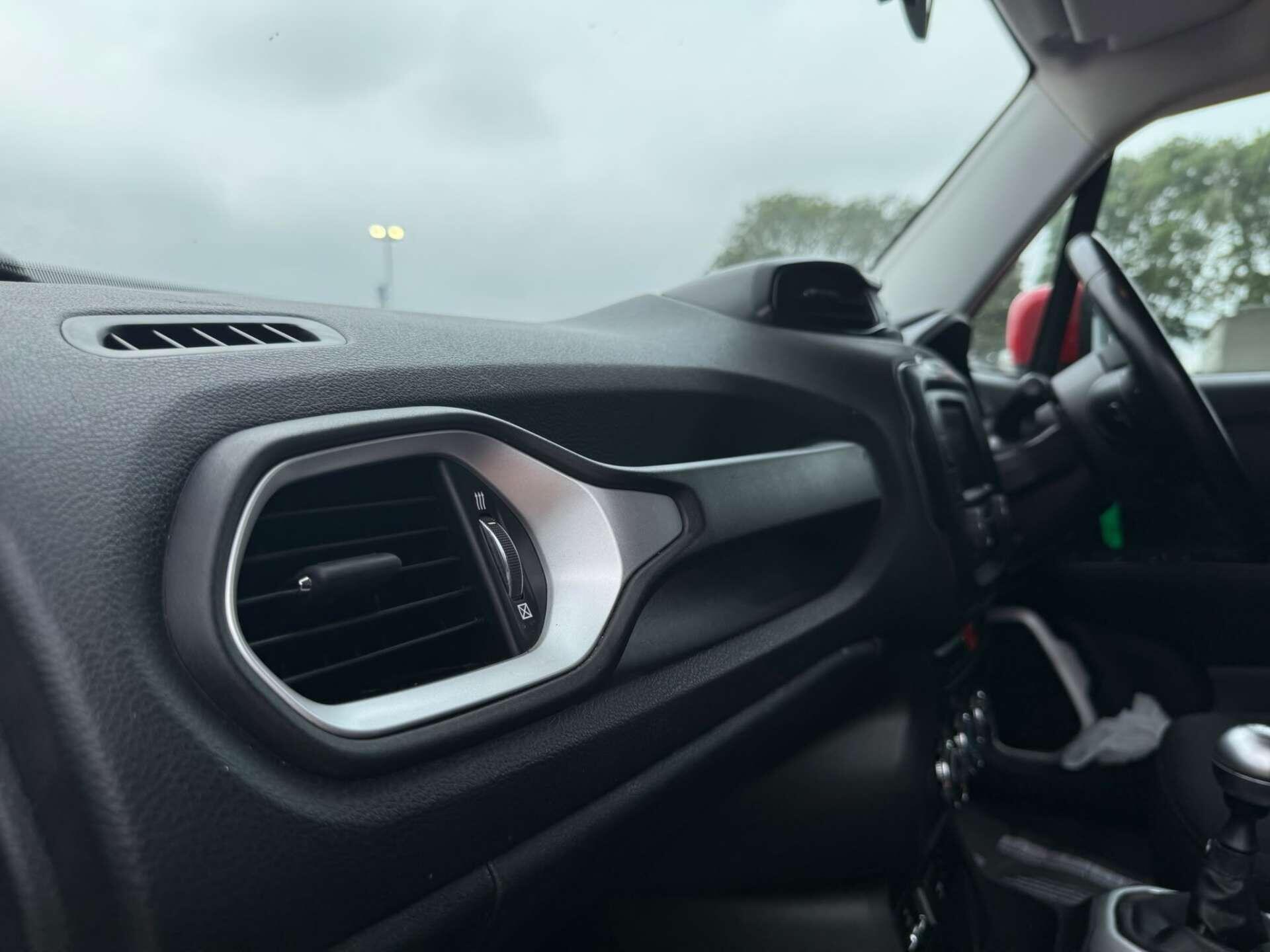 Jeep Renegade view 32