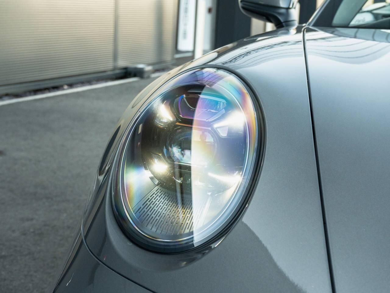 Porsche 911 view 9