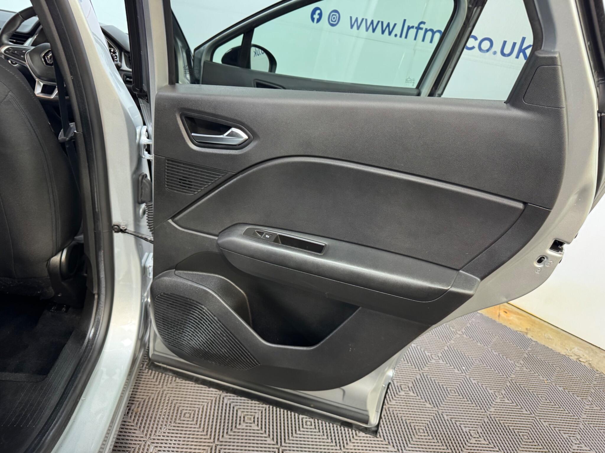 Renault Captur view 40