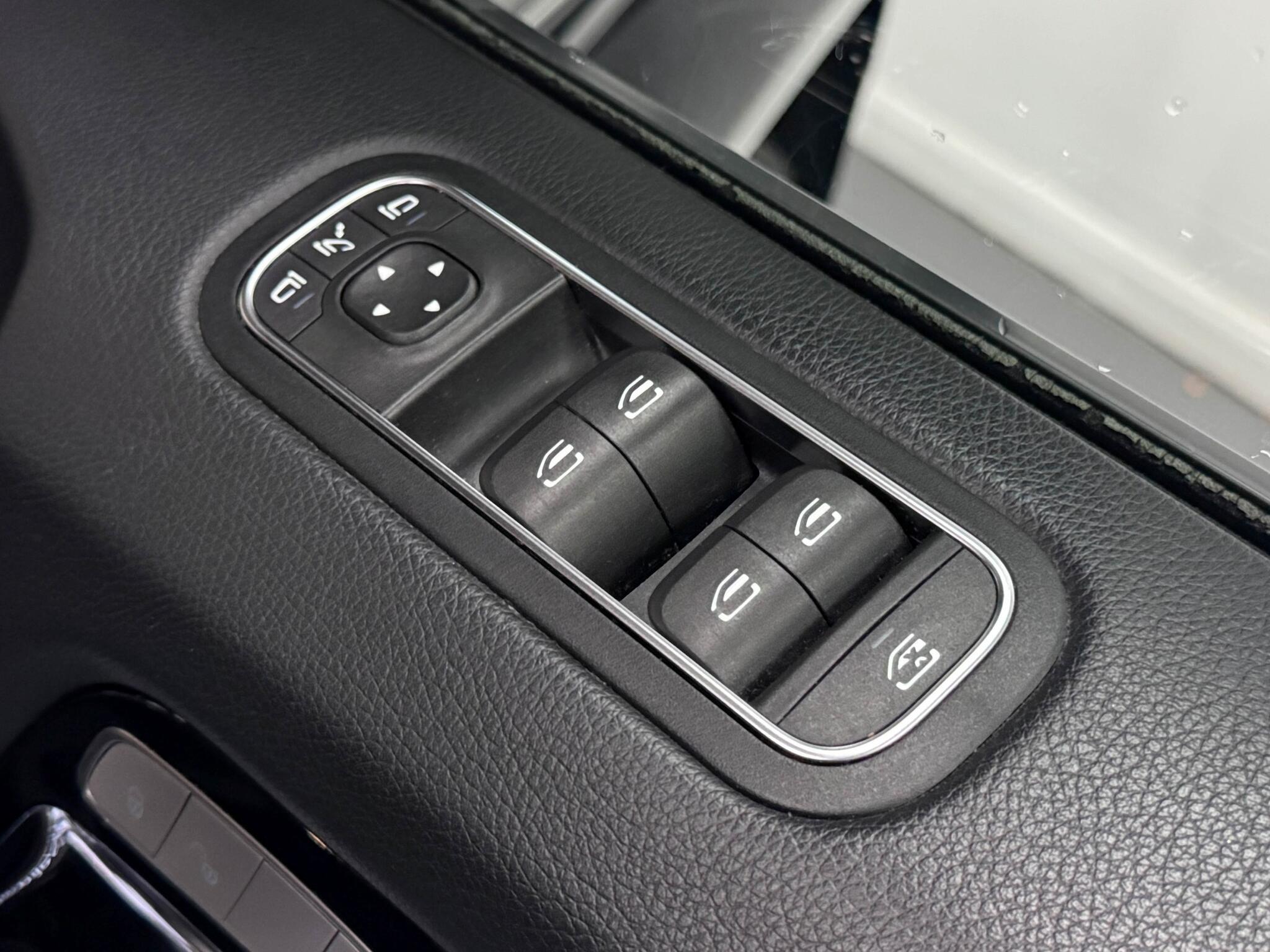 Mercedes-Benz G-Class view 14