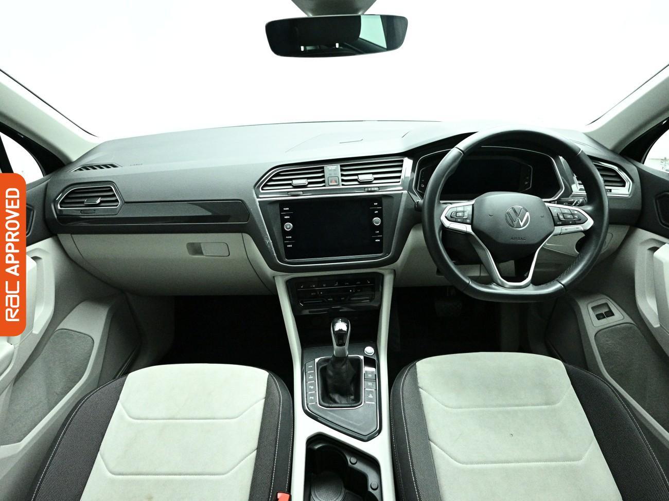 Volkswagen Tiguan view 2