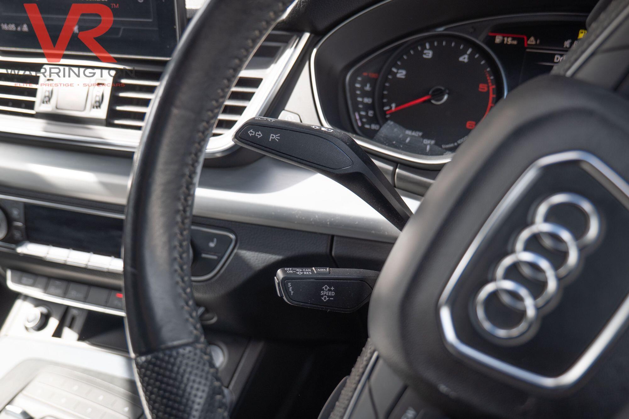 Audi Q5 view 10