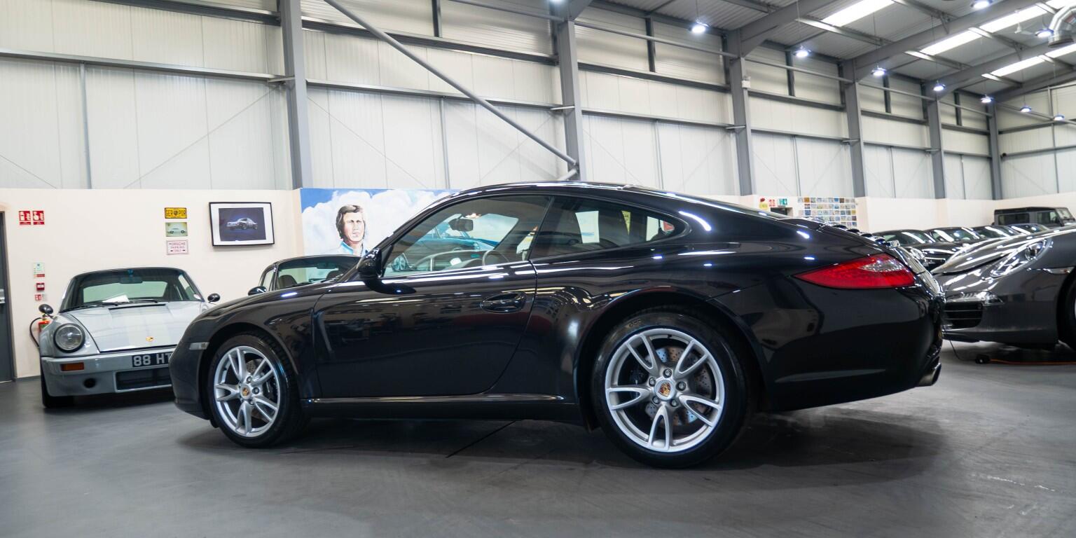Porsche 911 view 7