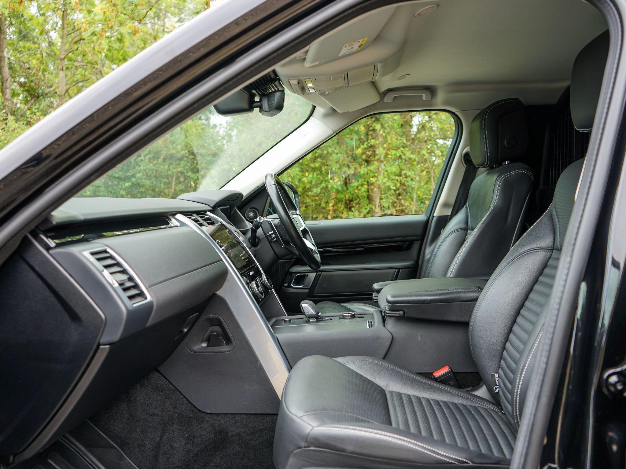 Land Rover Discovery 3 view 3