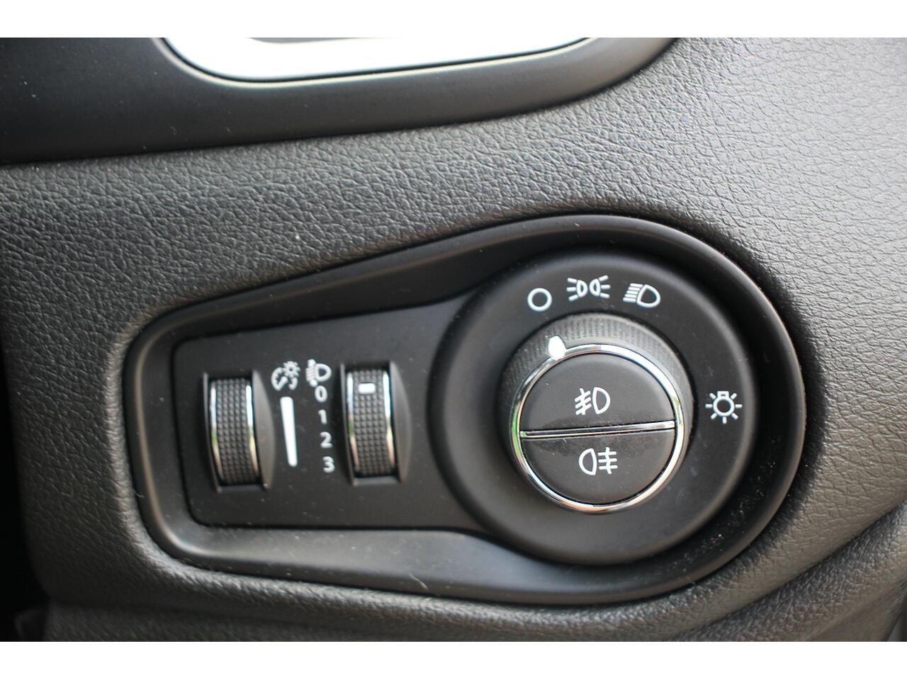 Jeep Renegade view 28