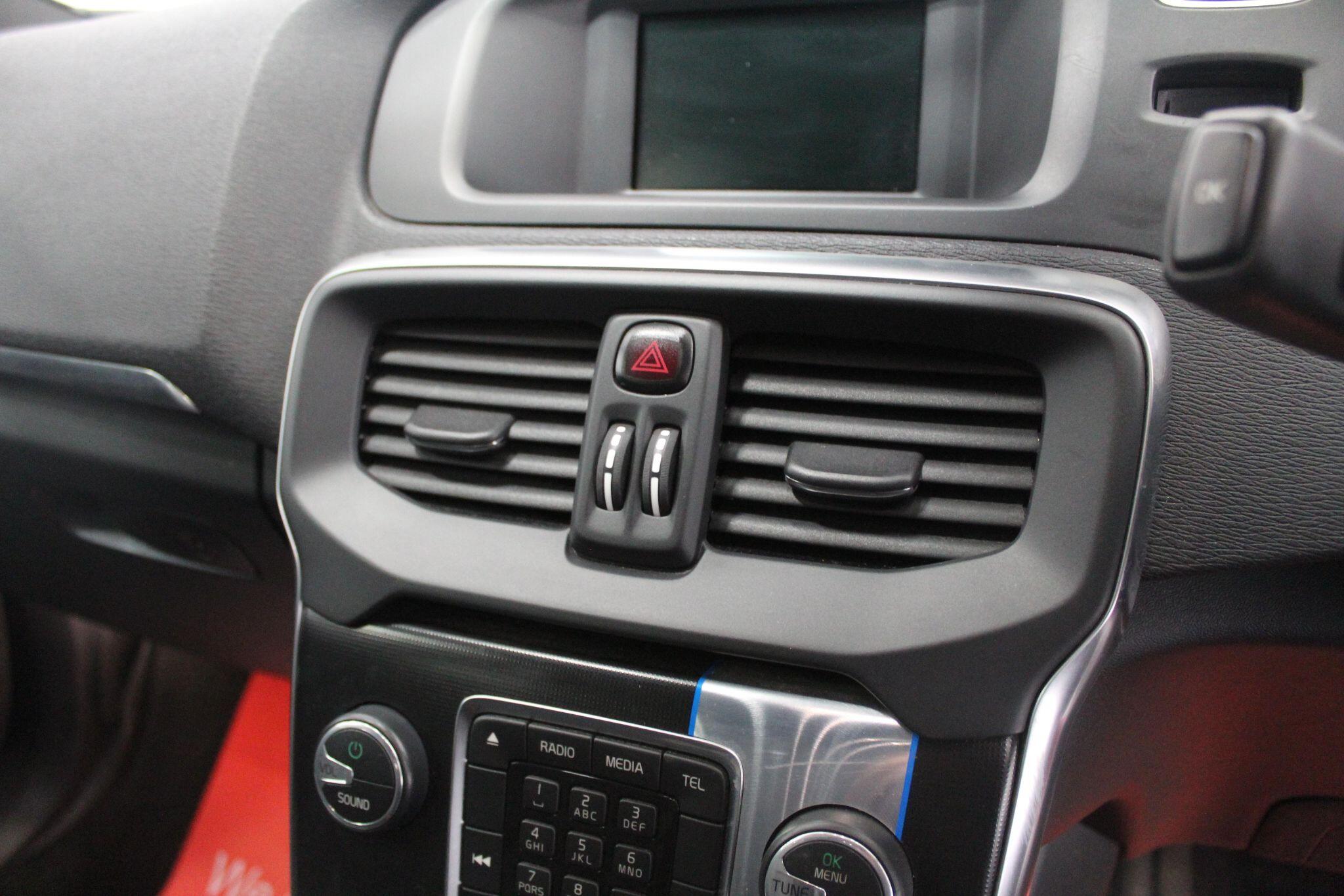 Volvo V40 view 37
