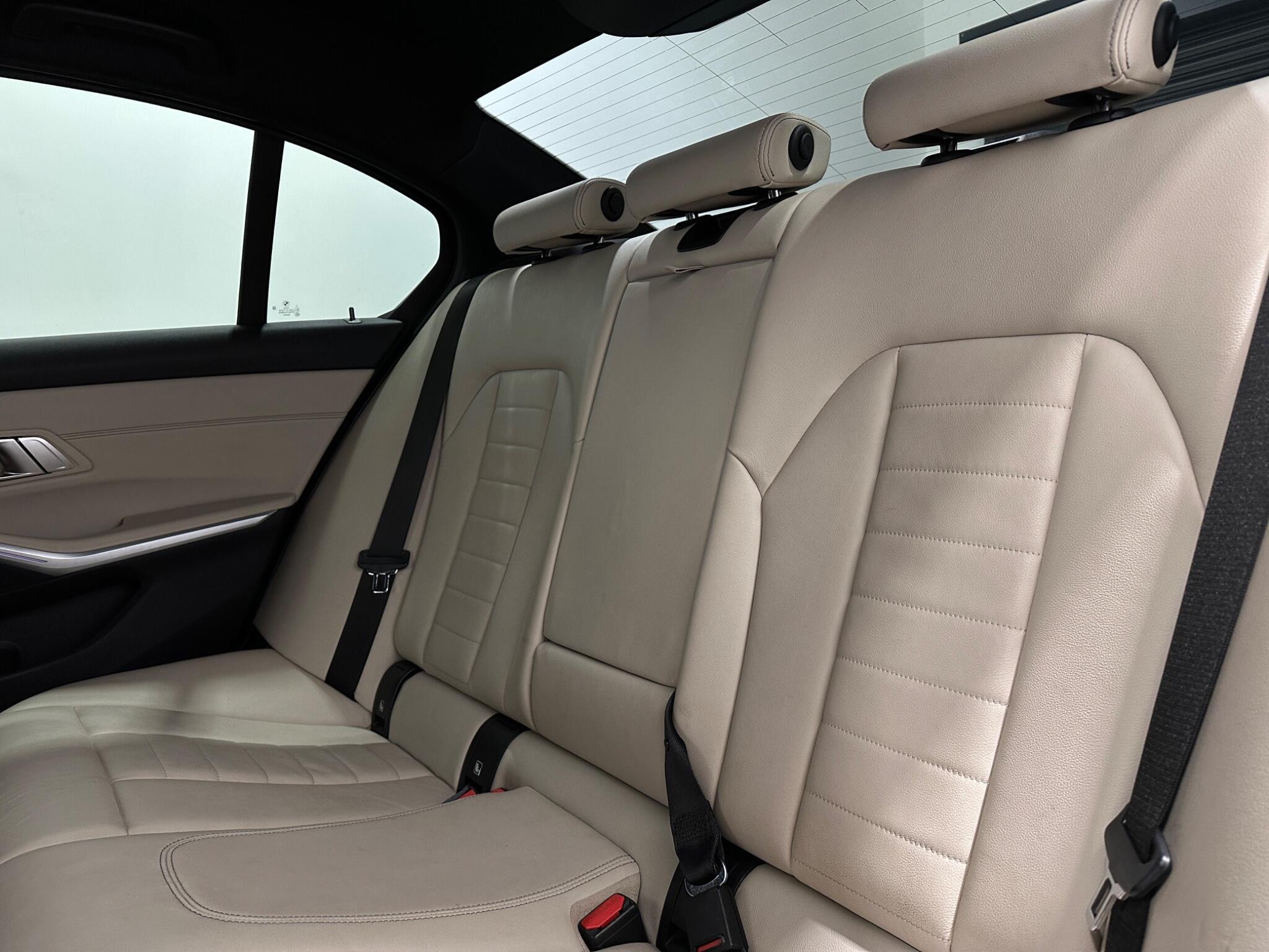 BMW 3 Series view 40
