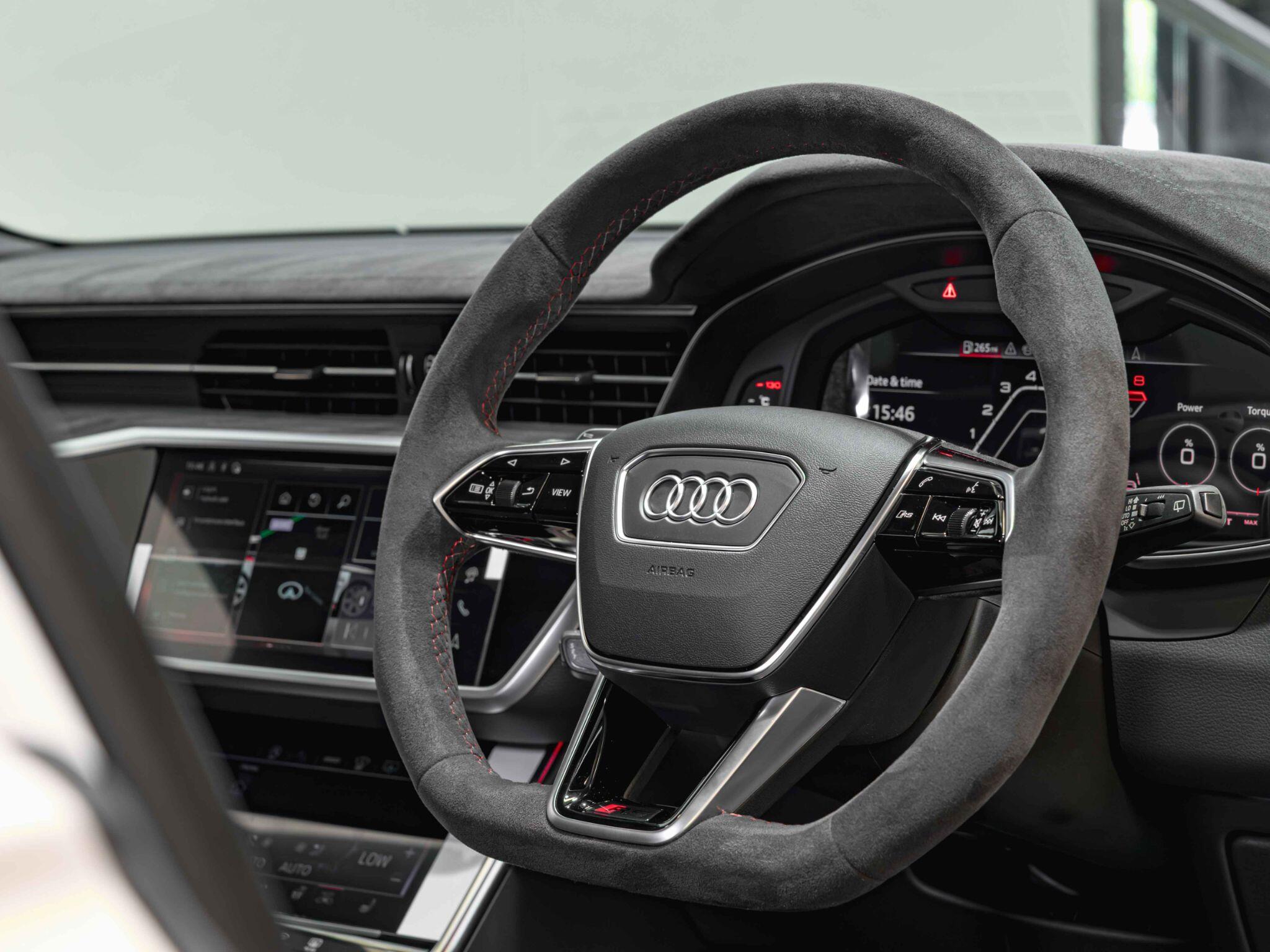 Audi RS6 Avant view 22