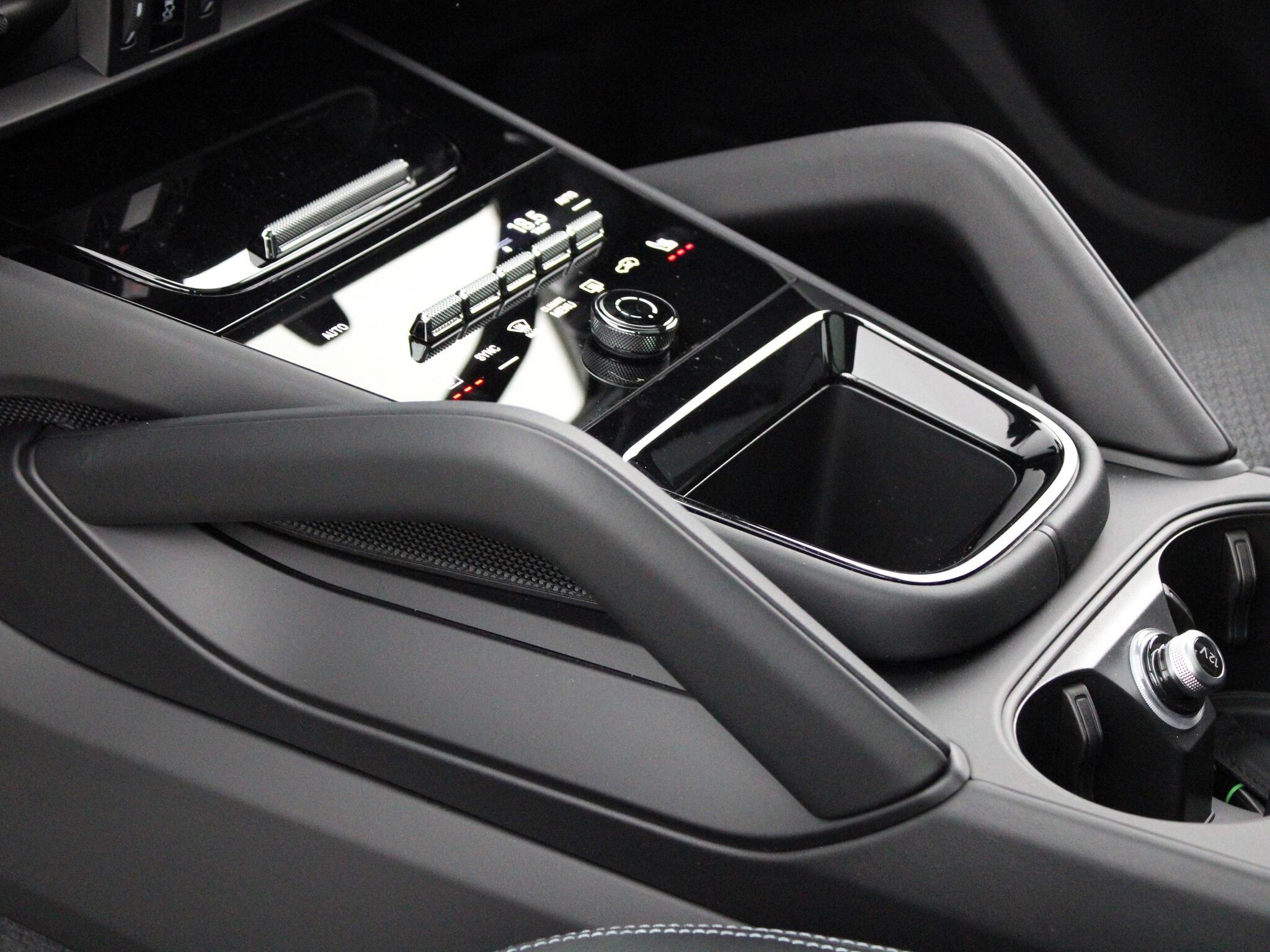 Porsche Cayenne view 35