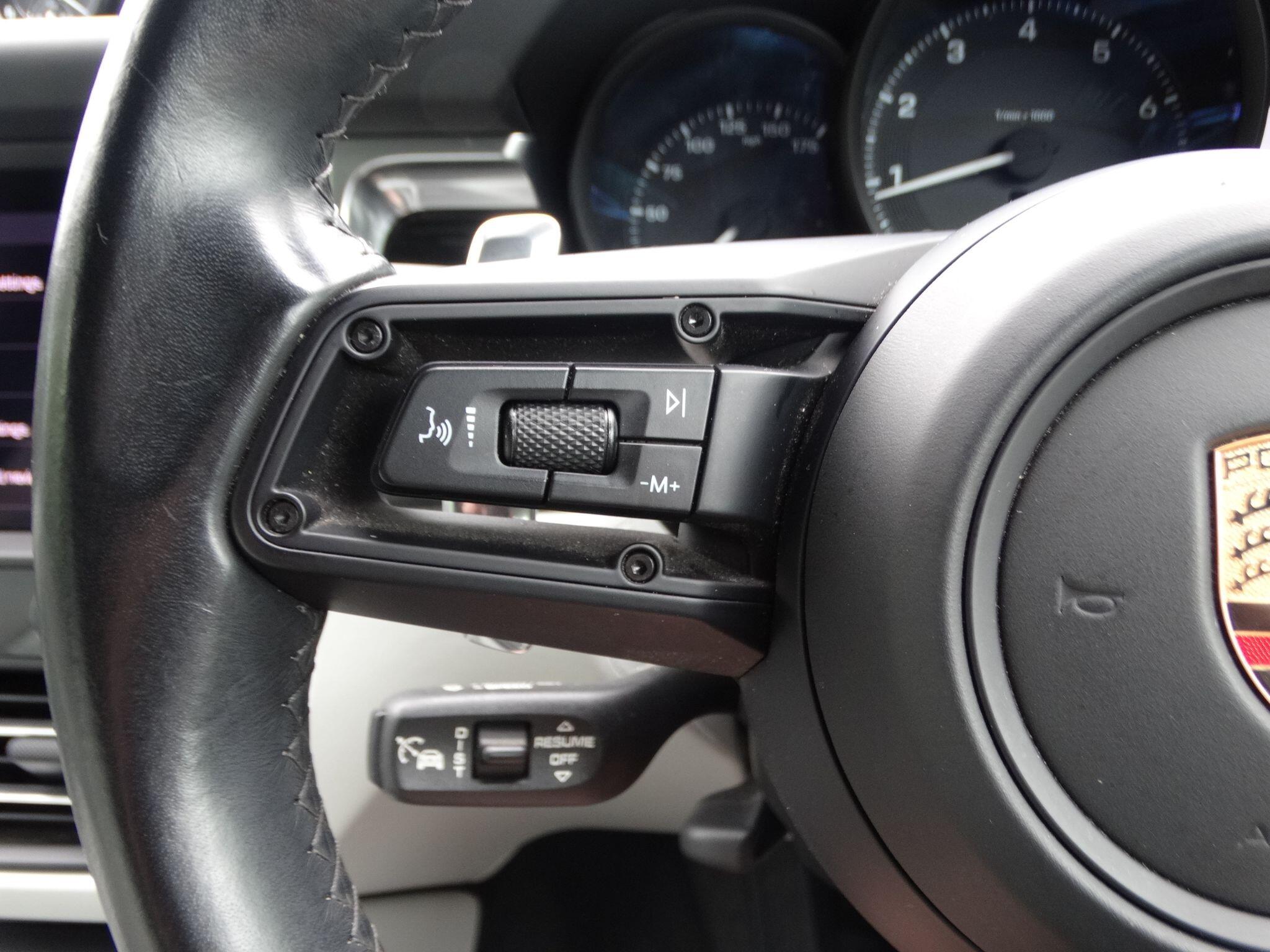 Porsche Macan view 36