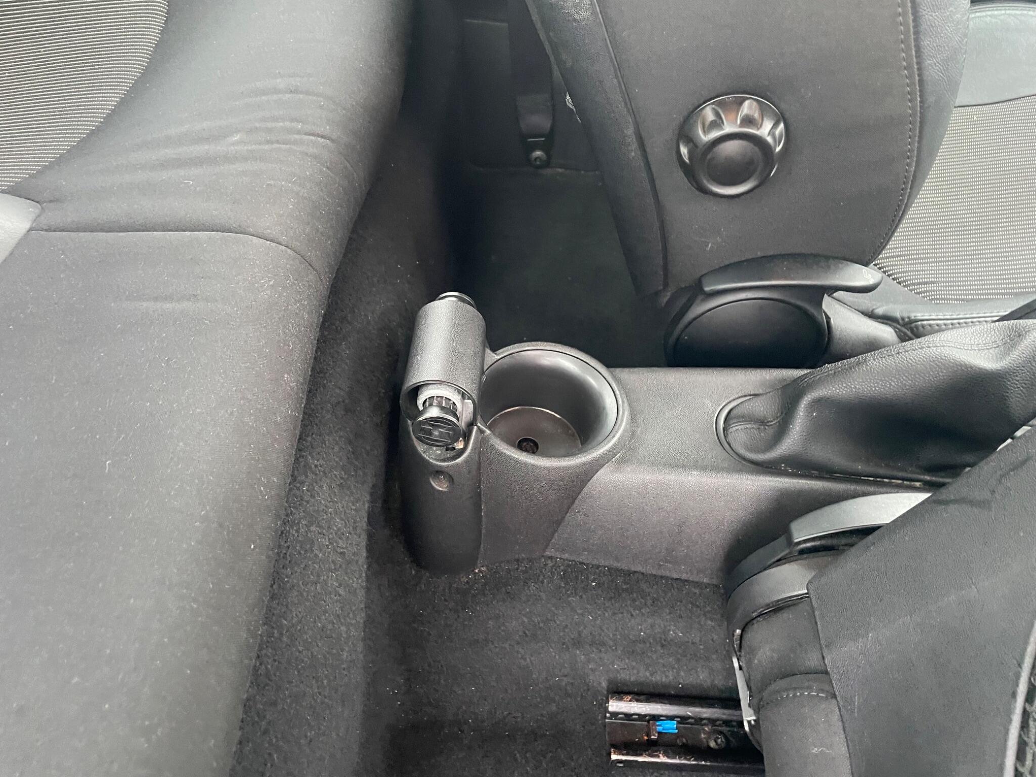 2007 MINI Hatch image 26