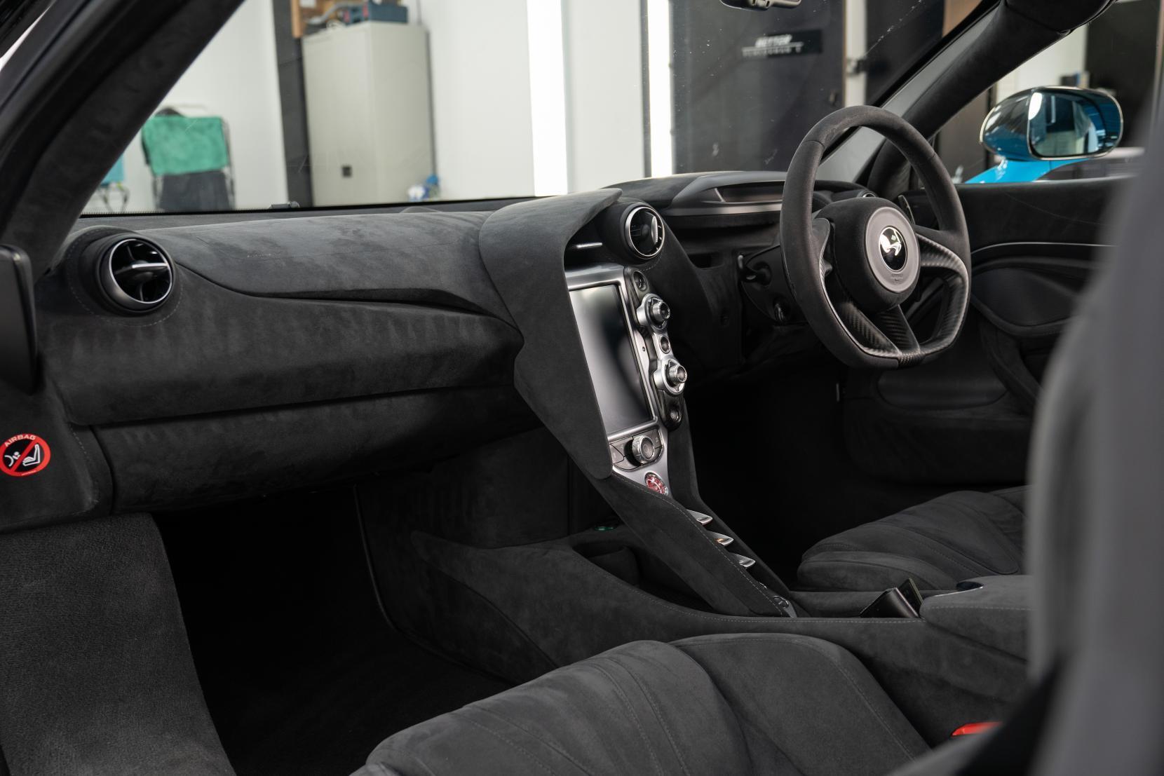 Mclaren 720s view 10