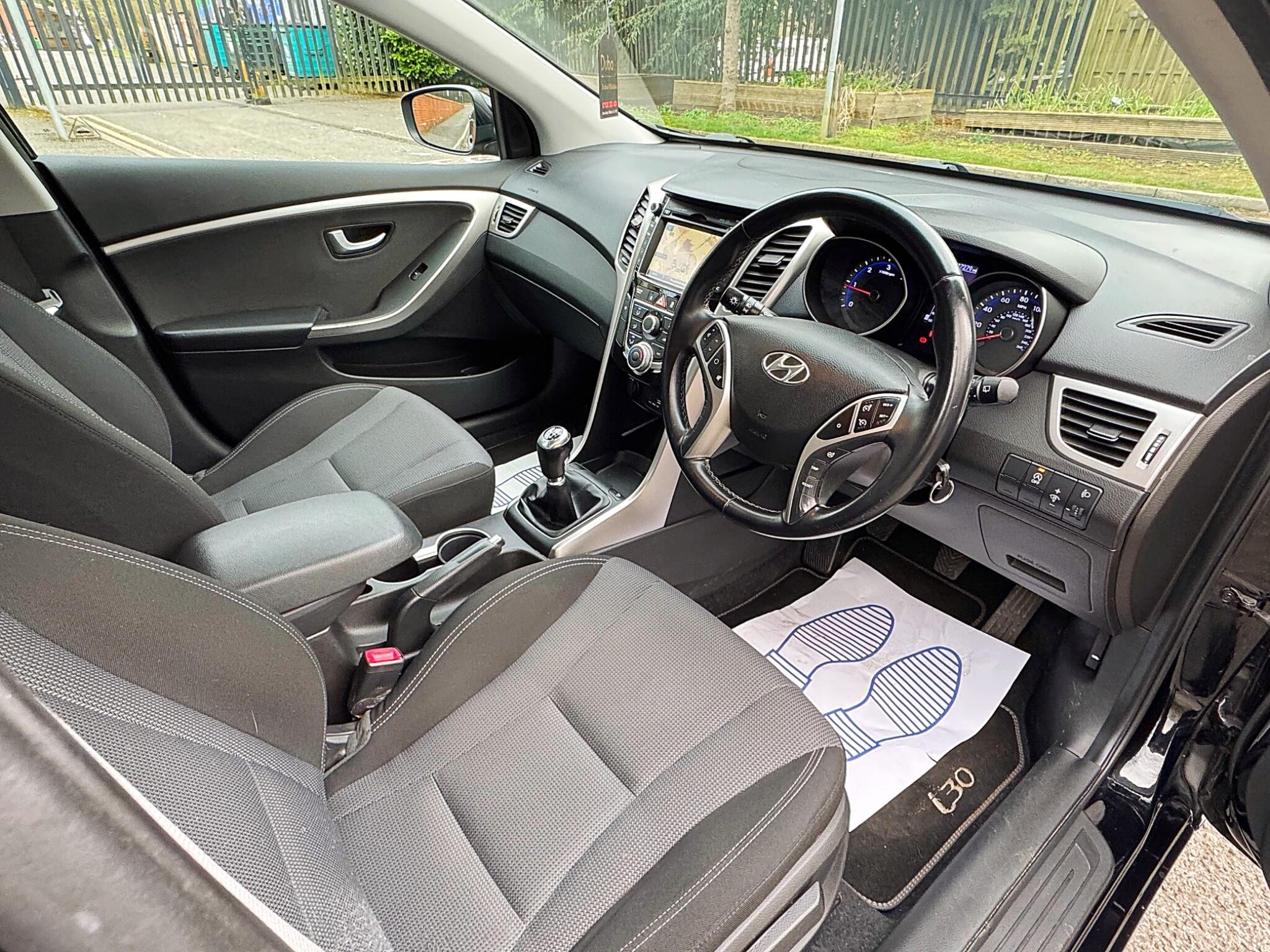 2016 Hyundai i30 1.6 CRDi Blue Drive SE Nav Euro 6 (s/s) 5dr image 37