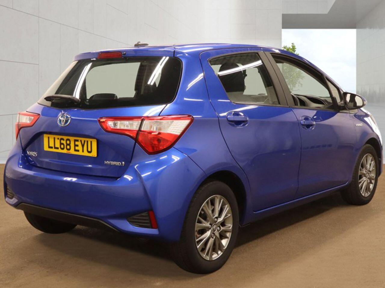 Toyota Yaris view 3