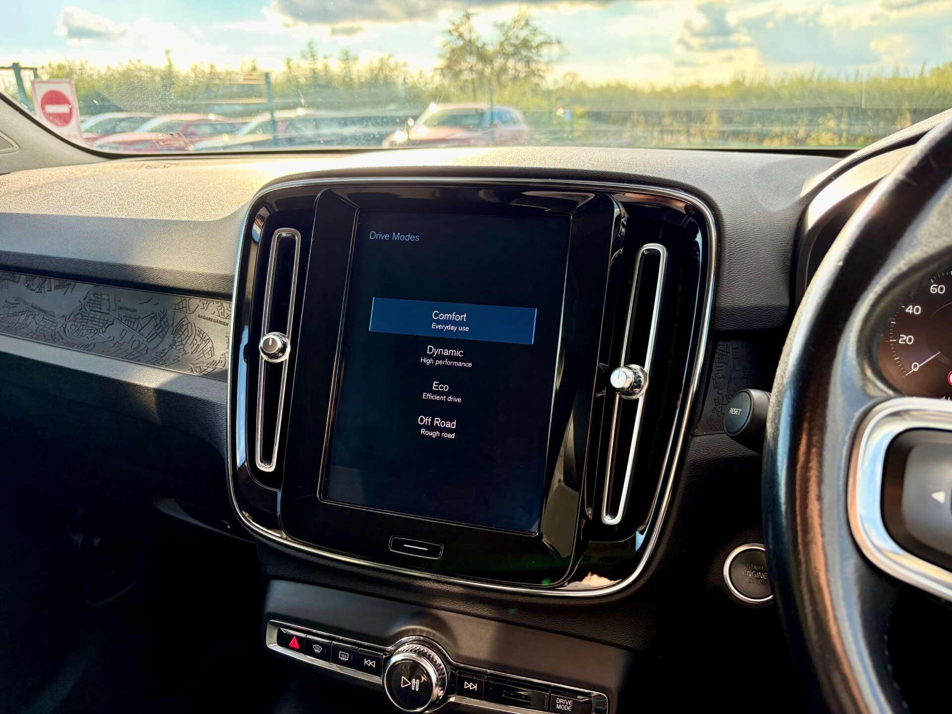 Volvo XC40 view 50
