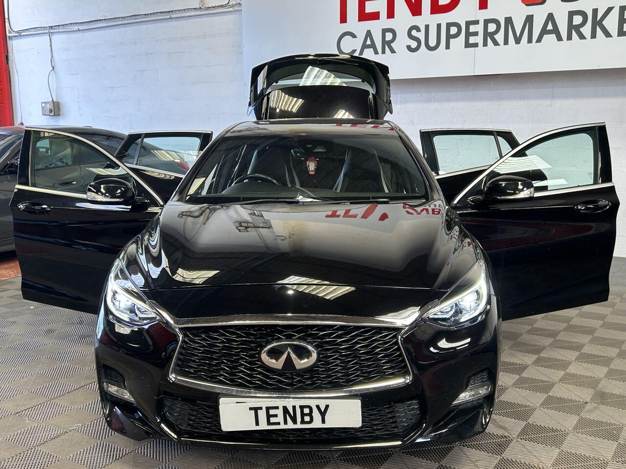Infiniti Q30 view 7