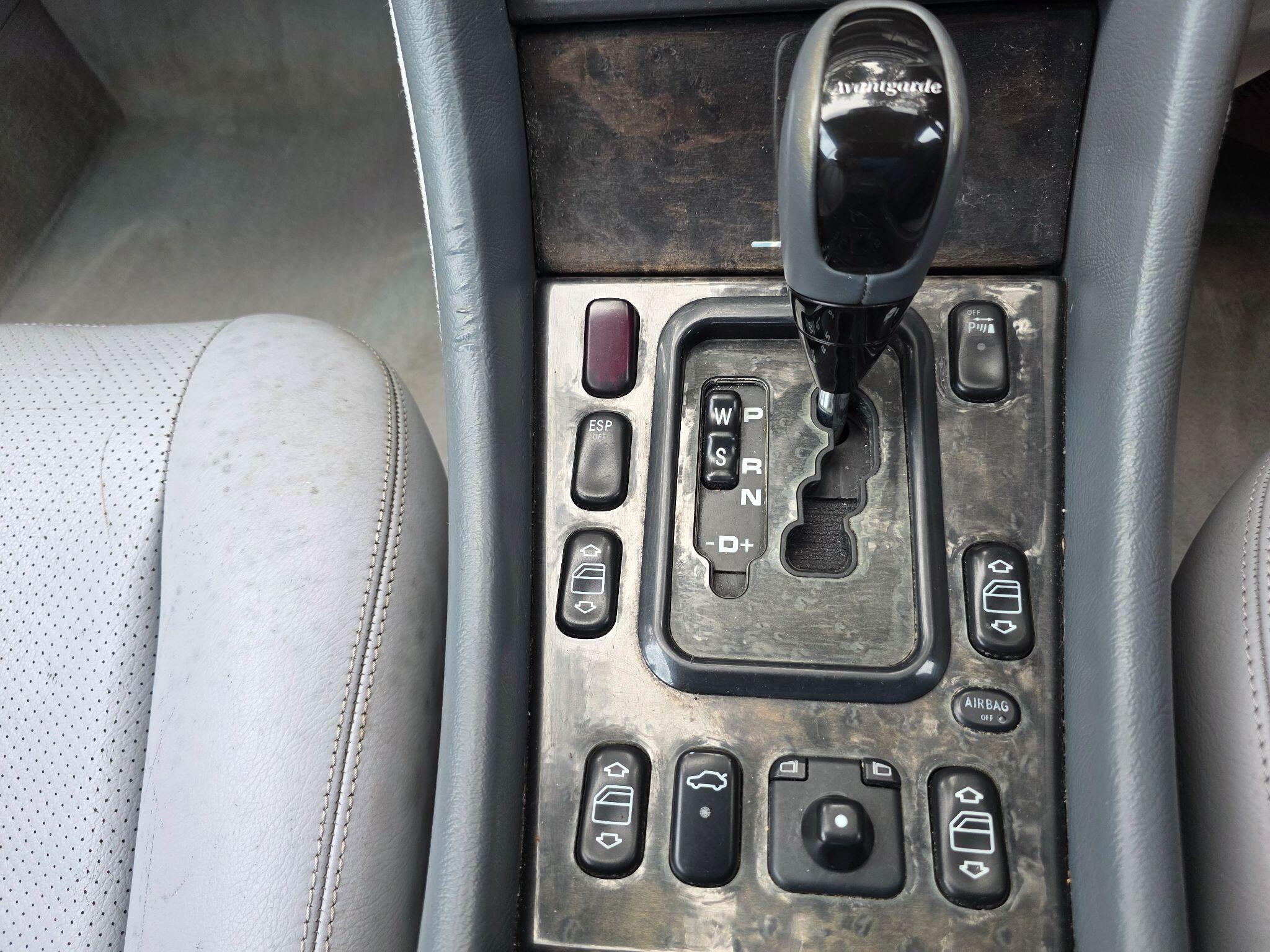 Mercedes-Benz CLK view 15