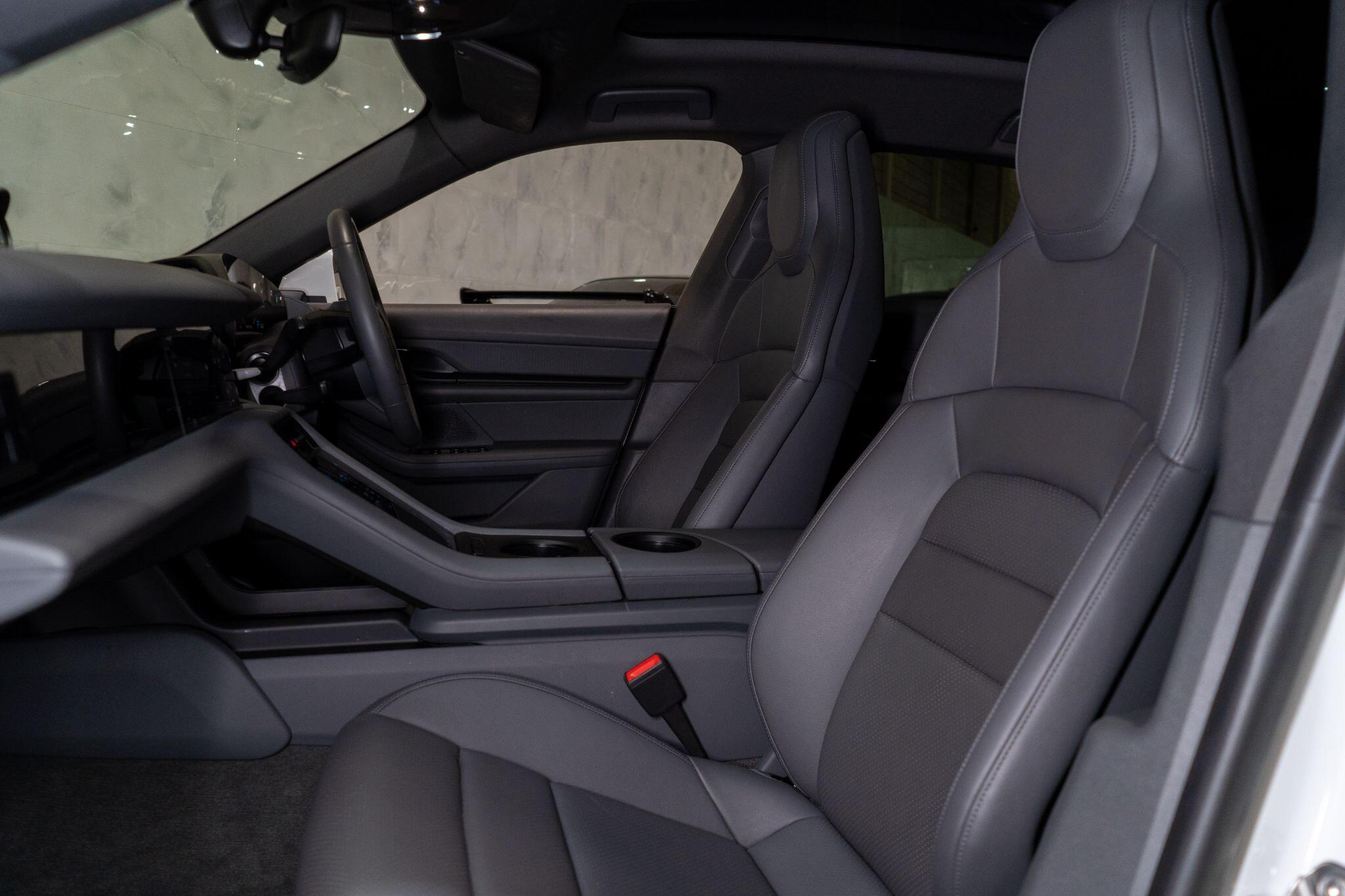 Porsche Taycan view 34