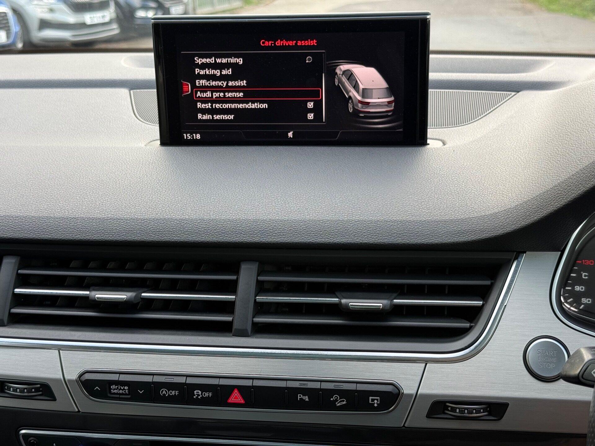 Audi Q7 view 46