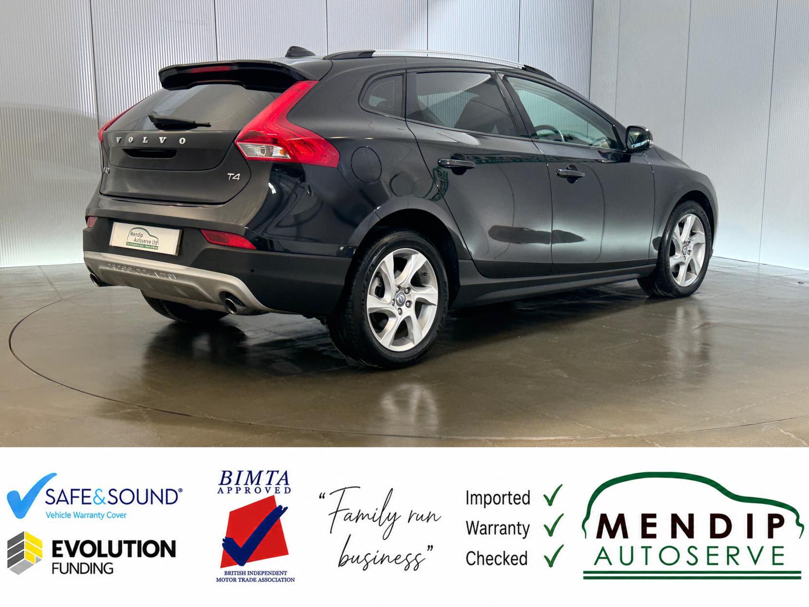Volvo V40 Cross Country view 22