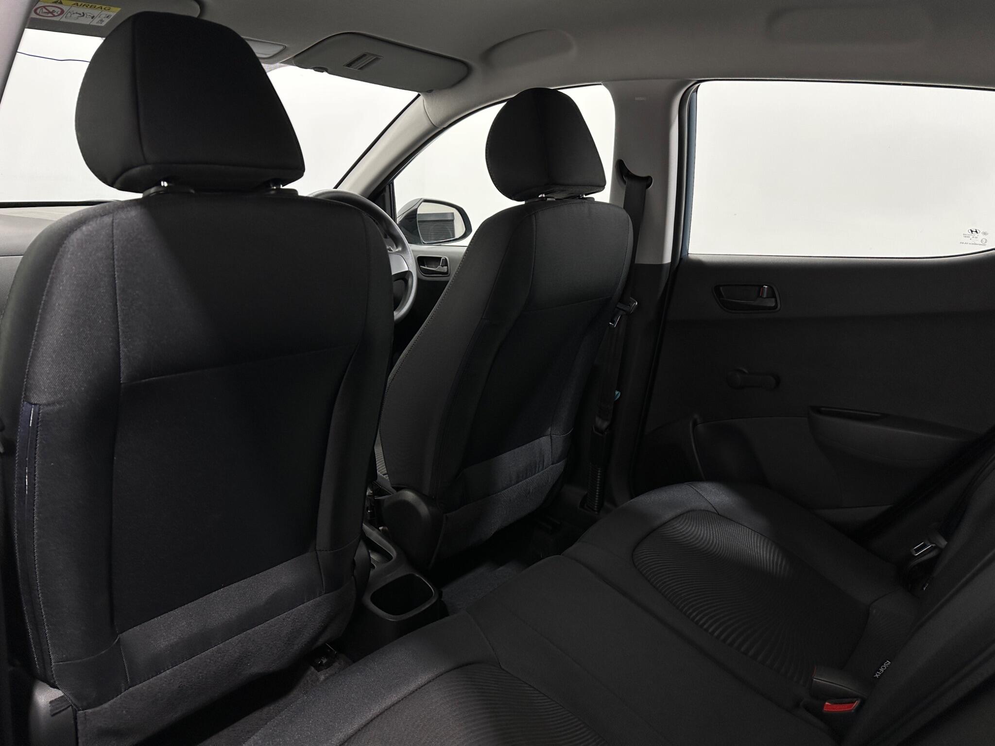 Hyundai i10 view 31