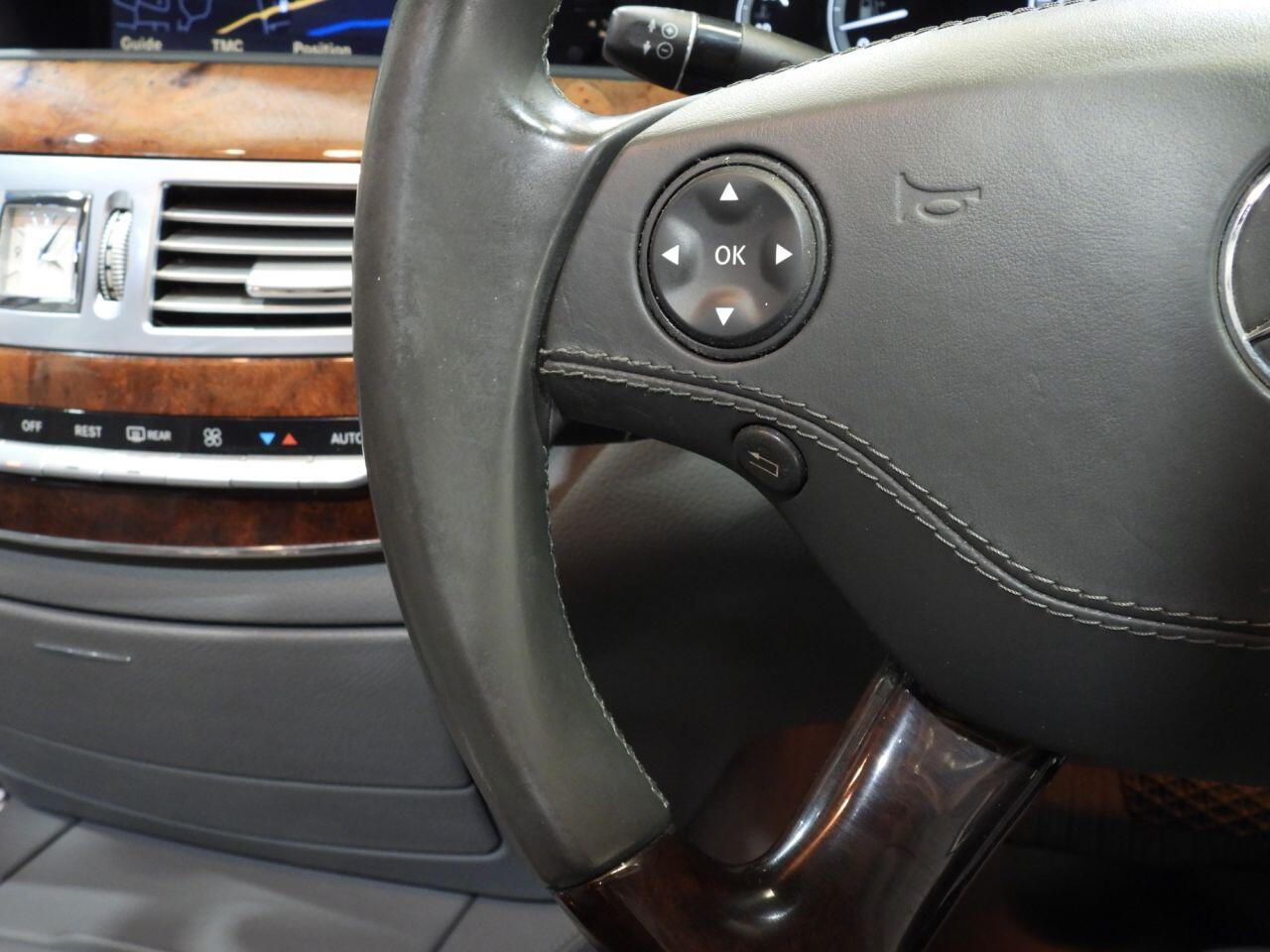Mercedes-Benz S-Class view 27