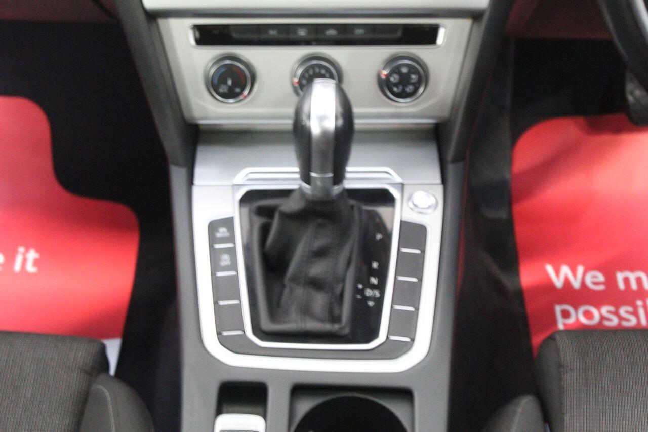 Volkswagen Passat view 45