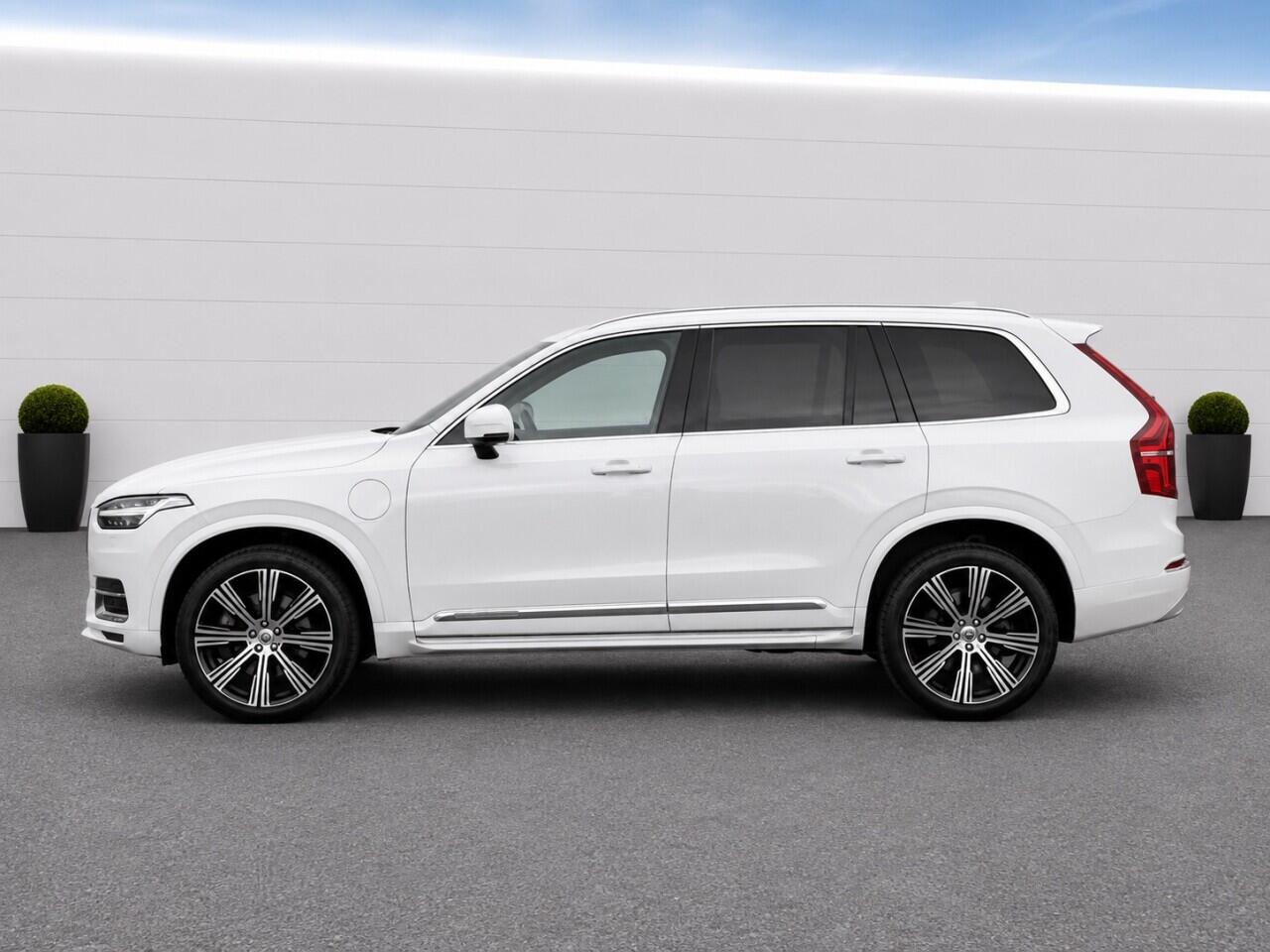 Volvo XC90 view 11