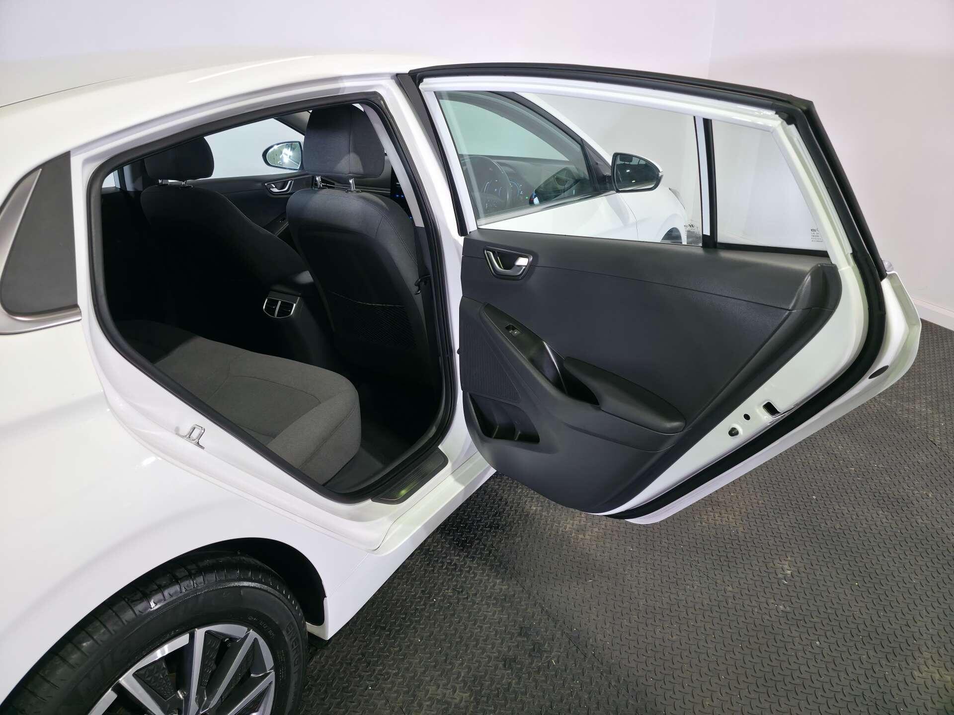 Hyundai Ioniq view 51