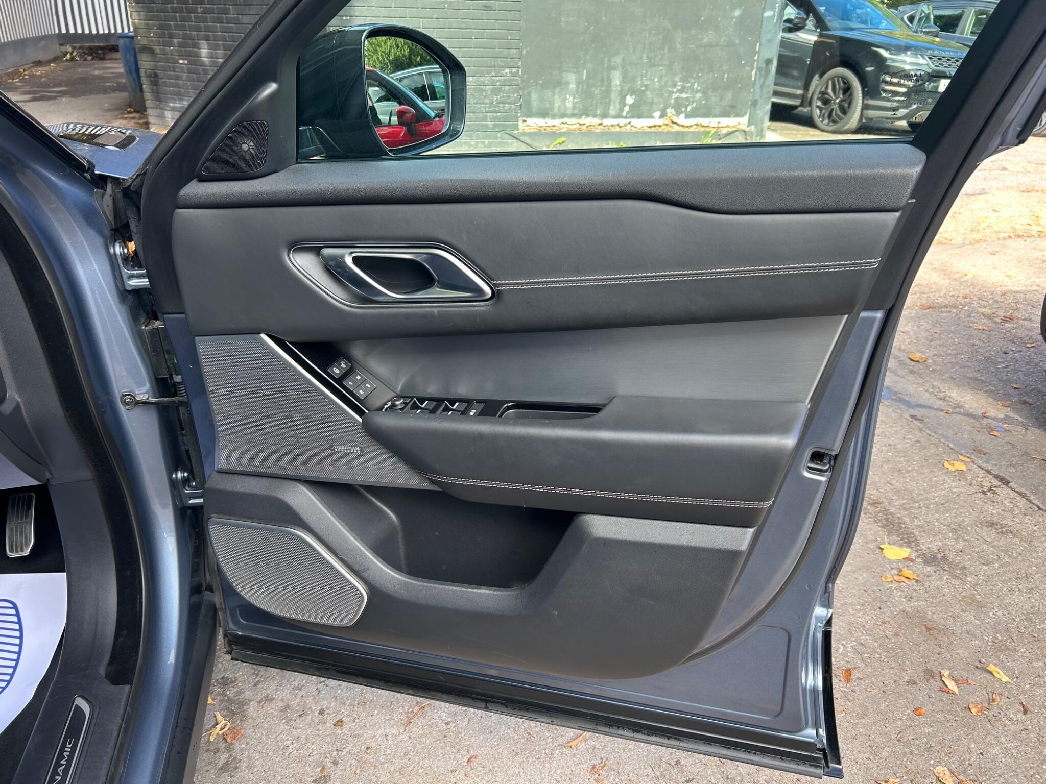 Land Rover Range Rover Velar view 48
