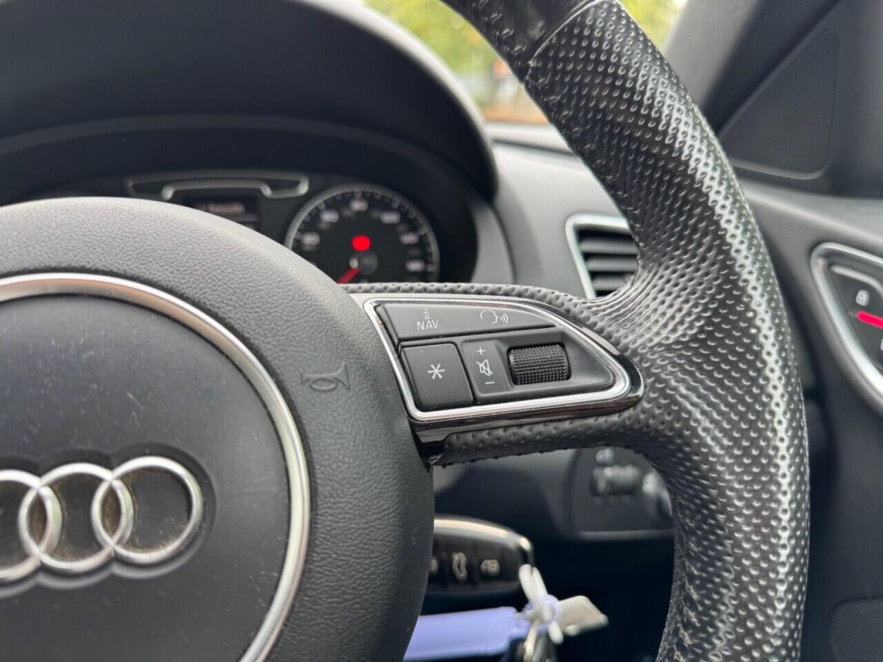 Audi Q3 view 18