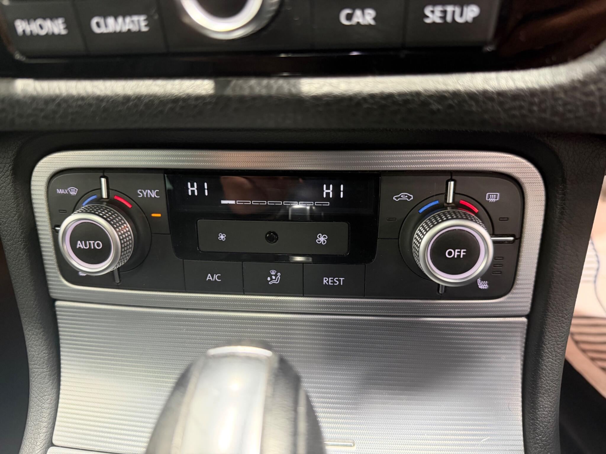 Volkswagen Touareg view 15