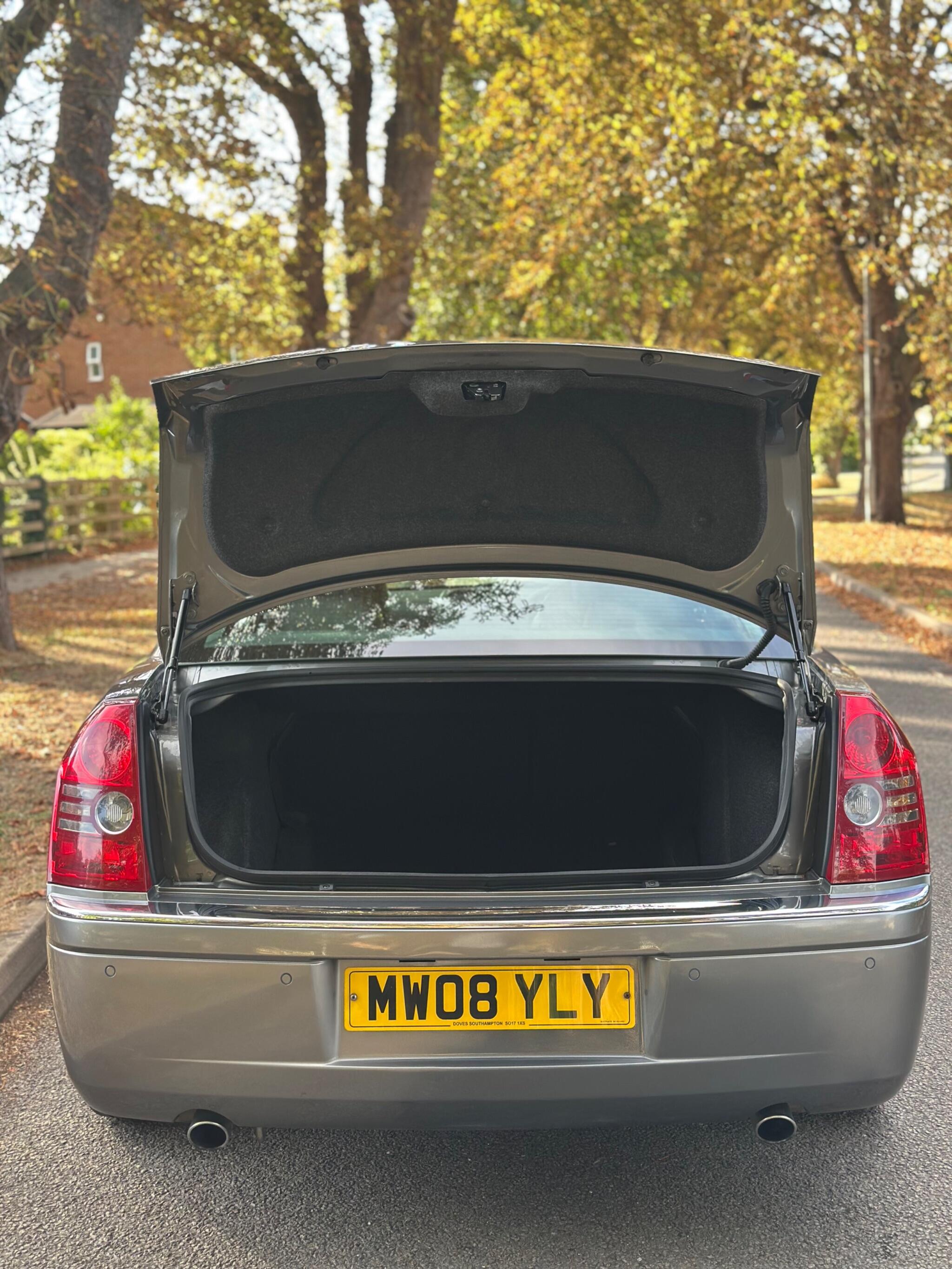 2008 Chrysler 300C image 7