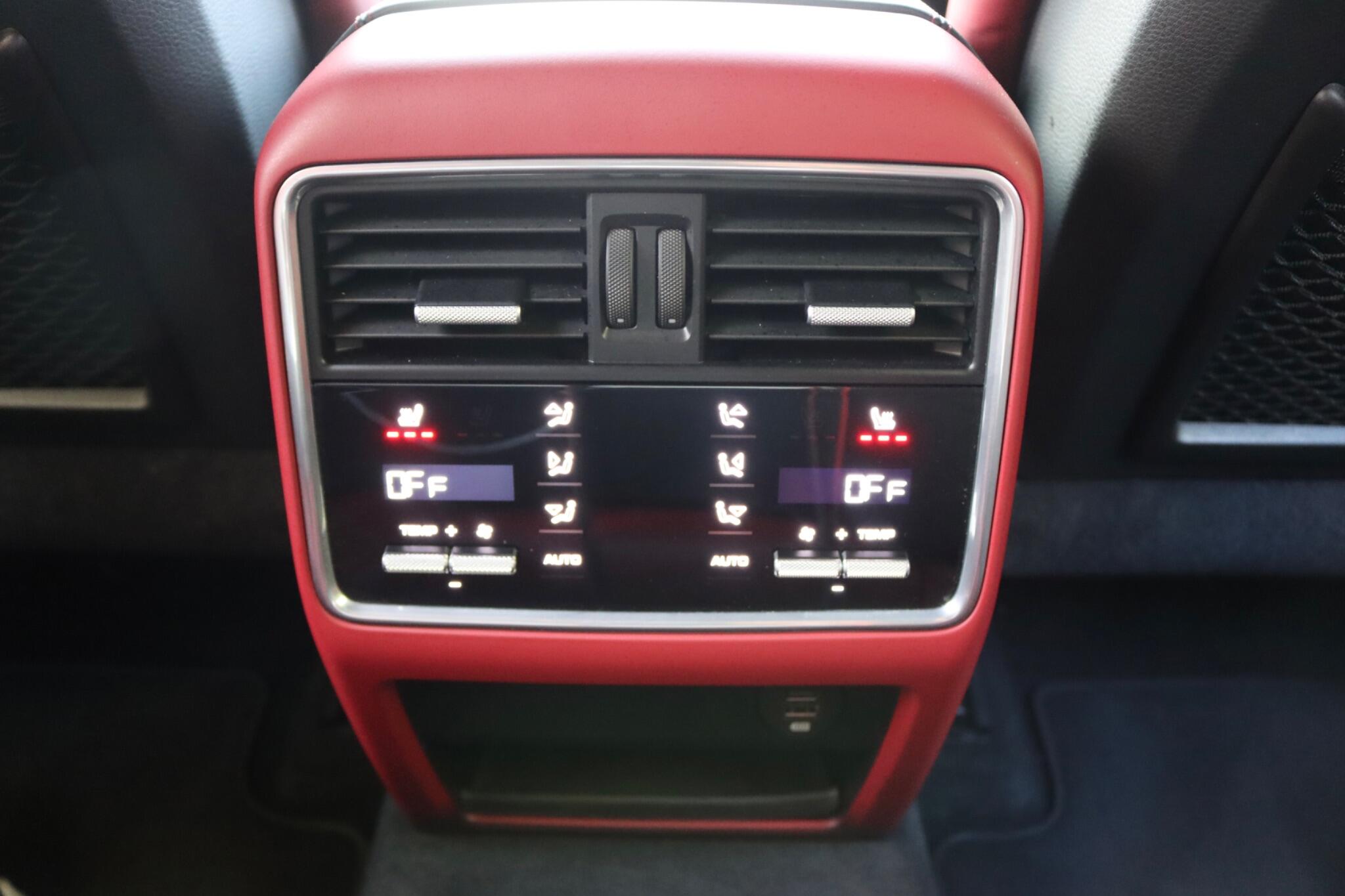 Porsche Cayenne view 57