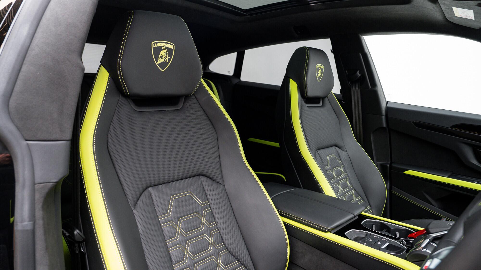 Lamborghini Urus view 6