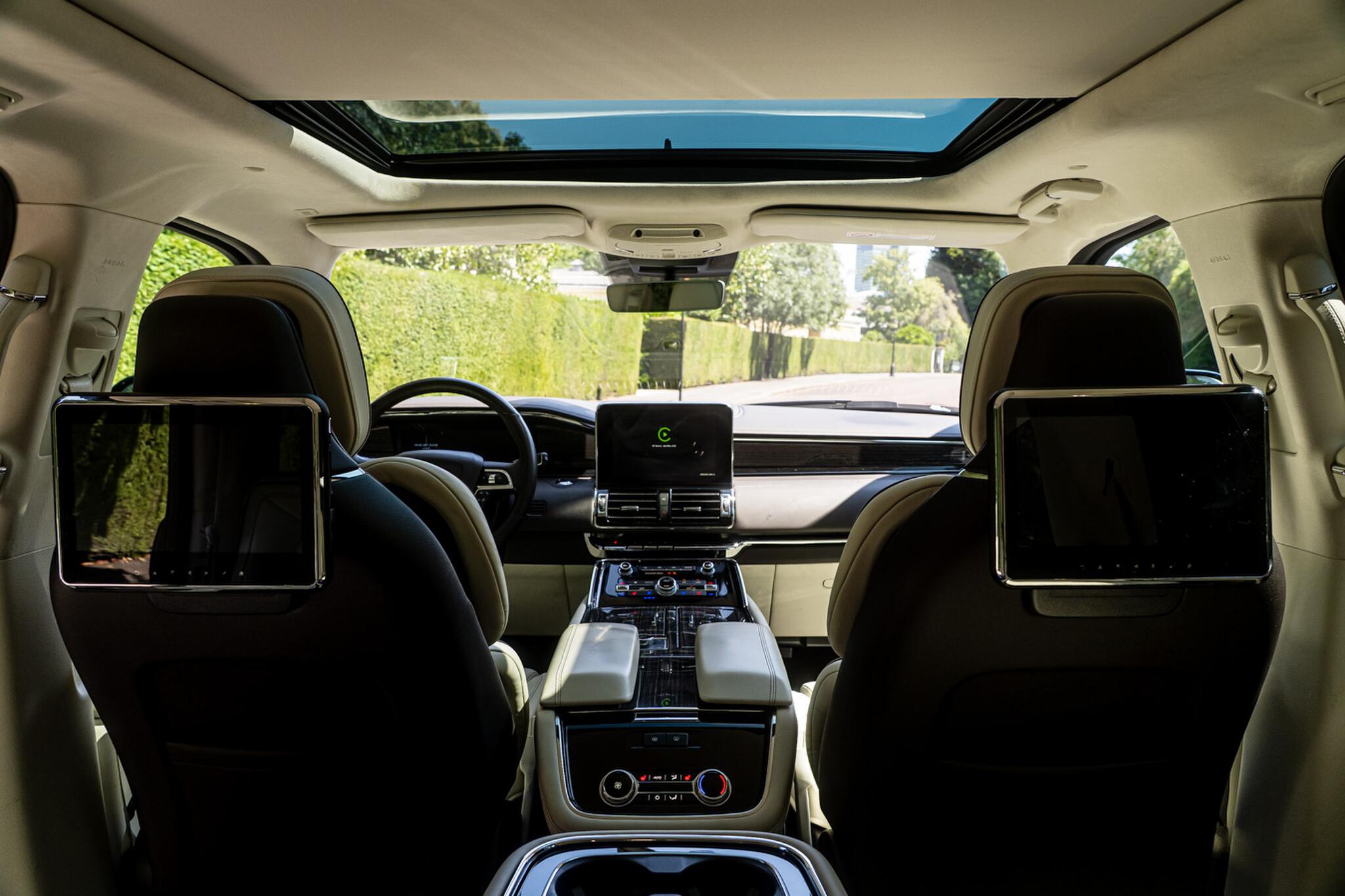 Lincoln Navigator view 7