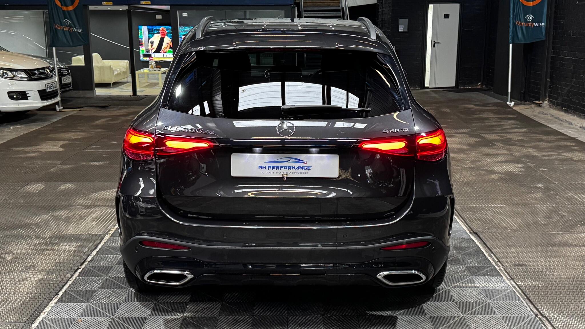 Mercedes-Benz GLC view 4