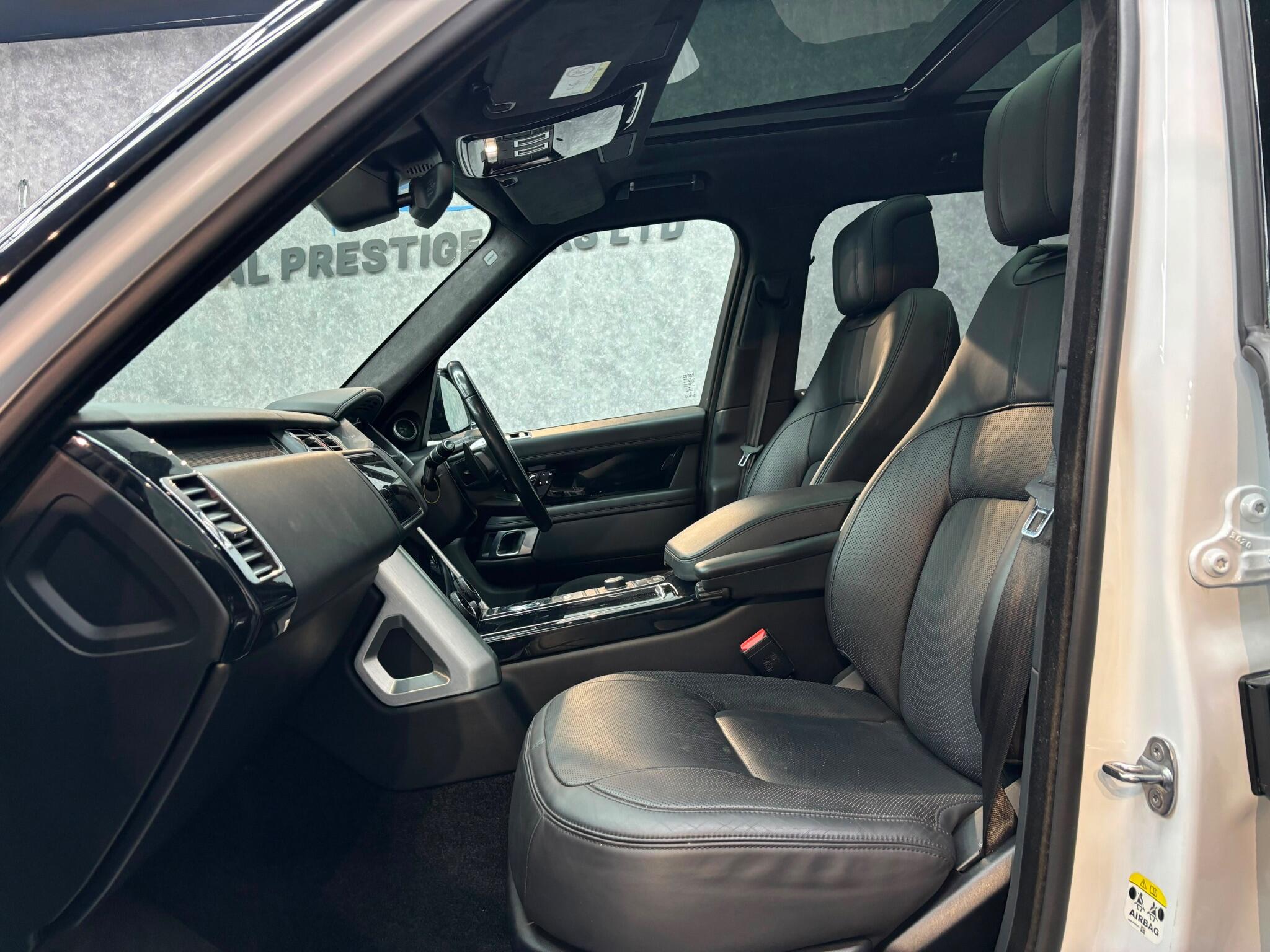 Land Rover Range Rover view 2