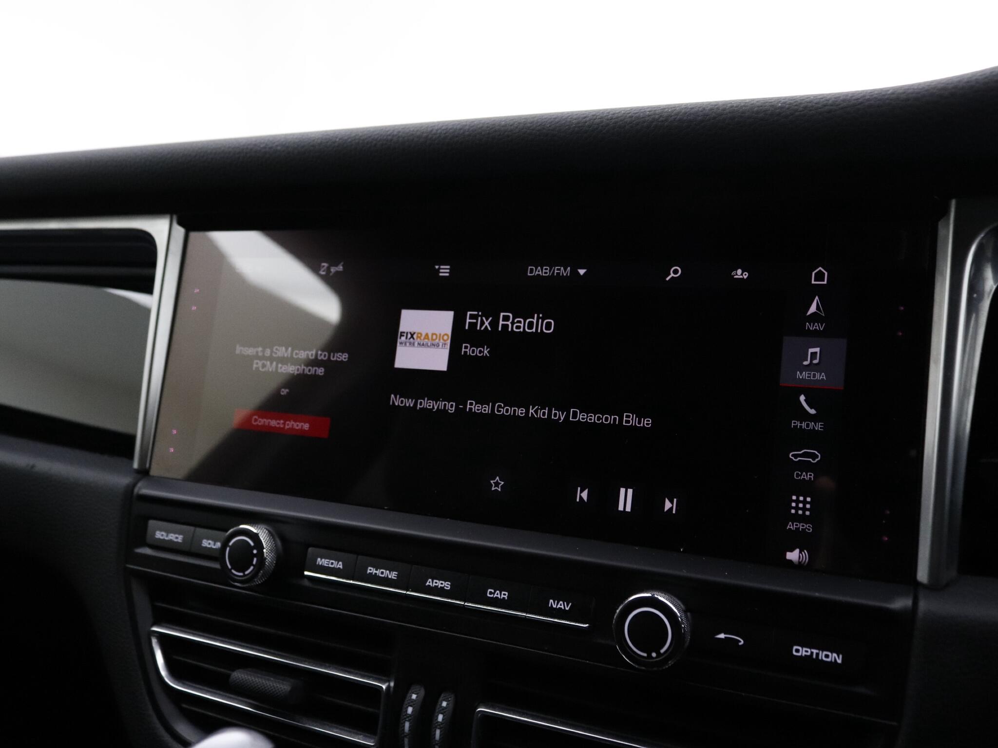 Porsche Macan view 28