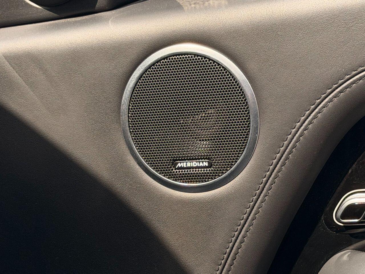 Land Rover Range Rover view 32