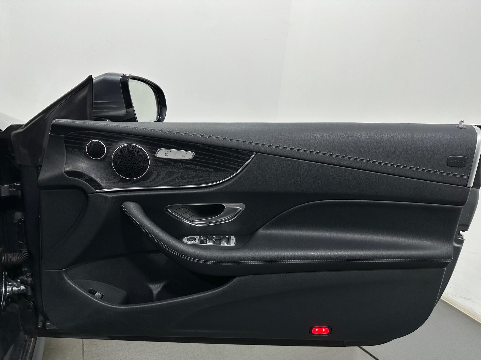 Mercedes-Benz E-Class view 35