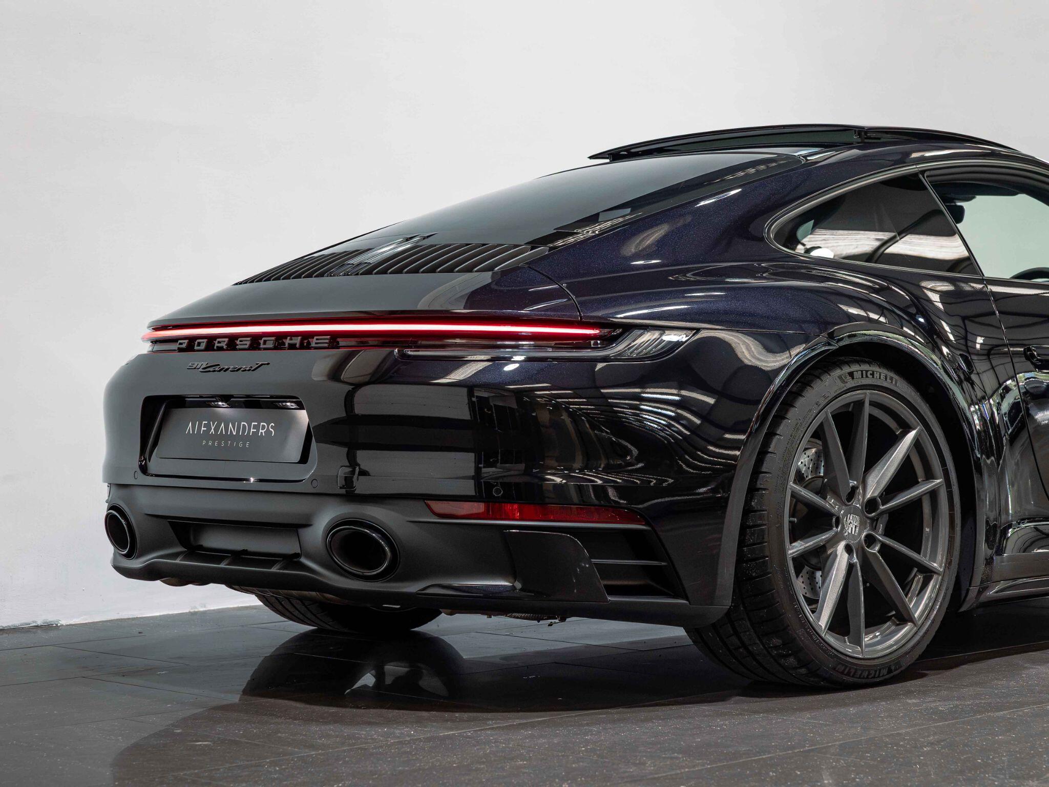 Porsche 911 view 13
