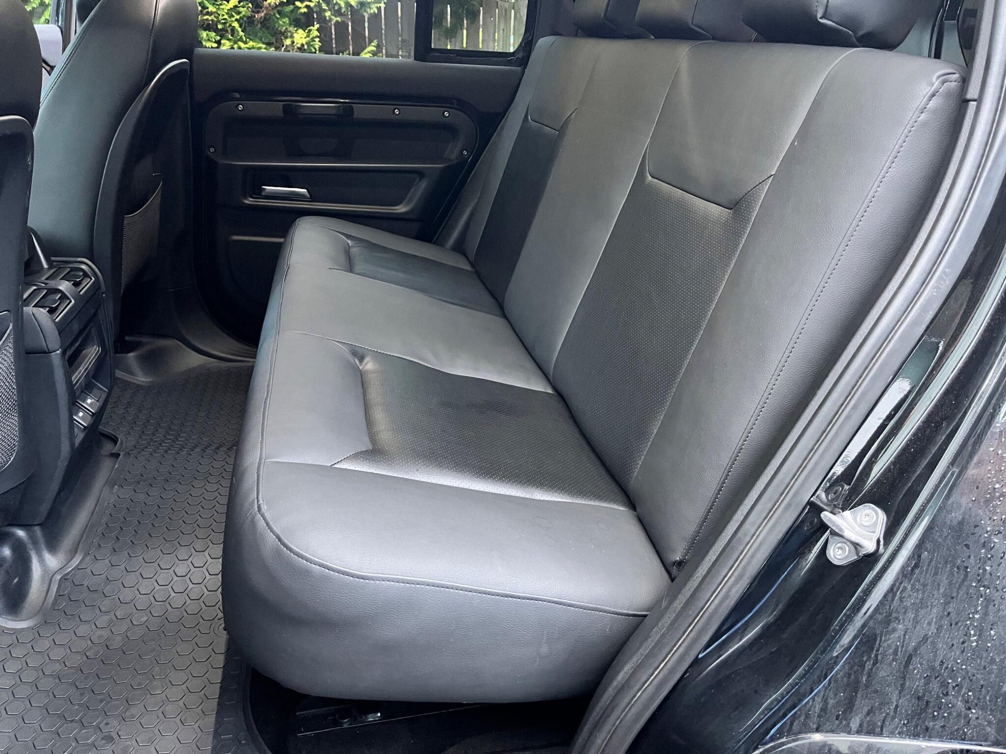 Land Rover Defender view 36