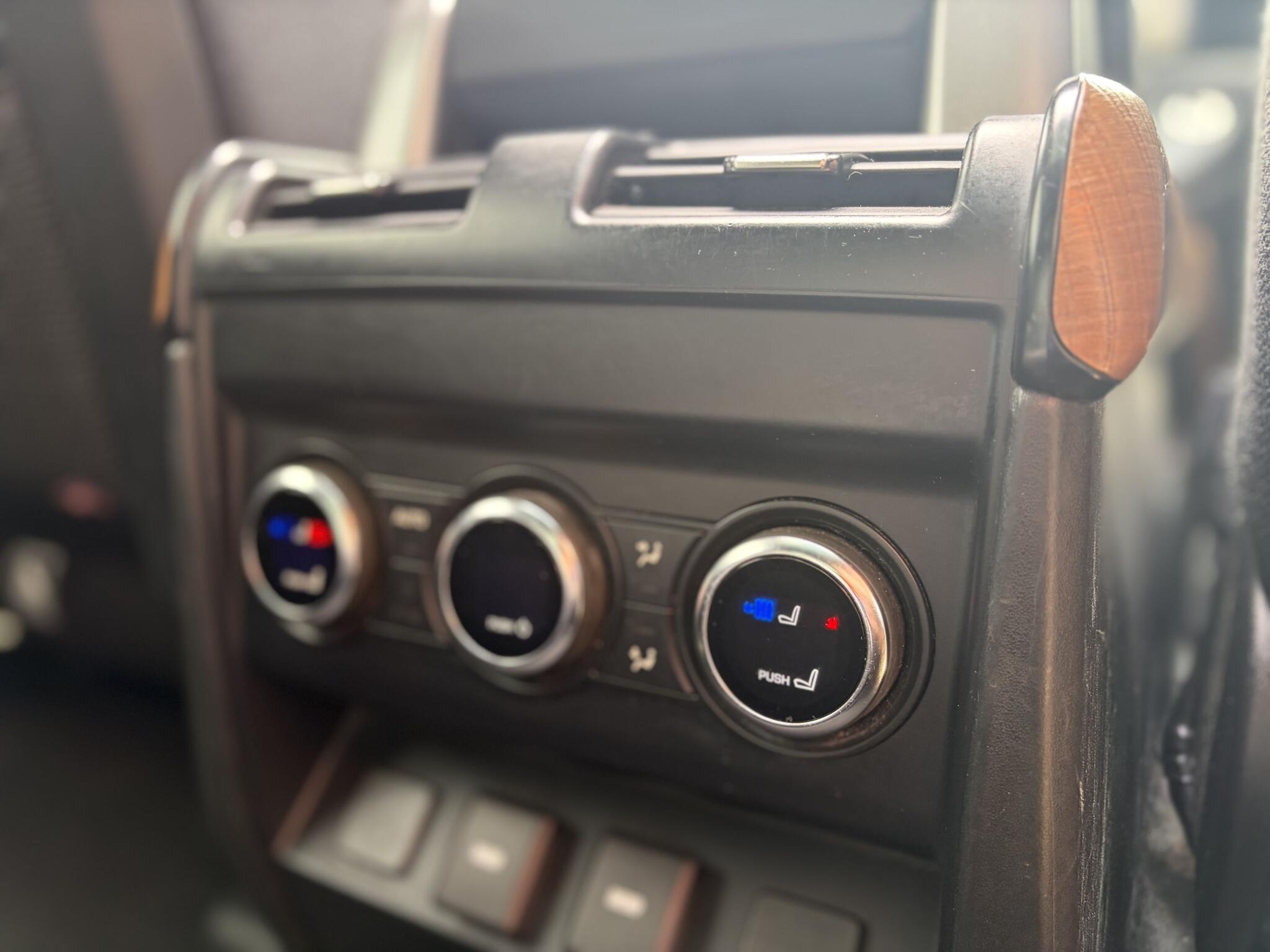 Land Rover Defender 130 view 30