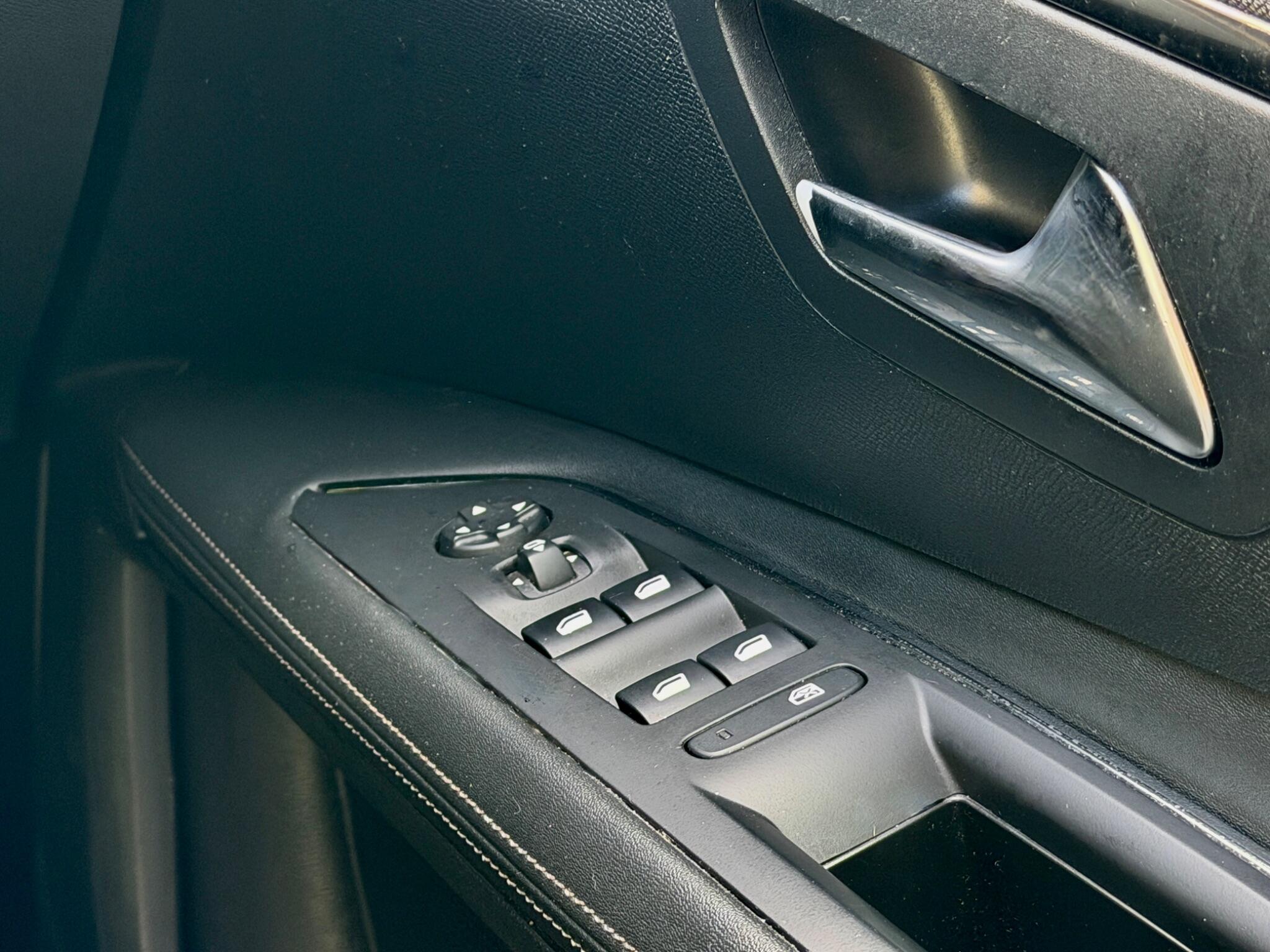 Peugeot 3008 view 17